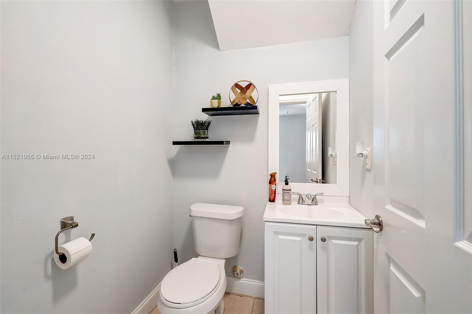 370 NE 34th Ave, Homestead, Florida 33033, 4 Bedrooms Bedrooms, ,2 BathroomsBathrooms,Residential,For Sale,370 NE 34th Ave,A11521065