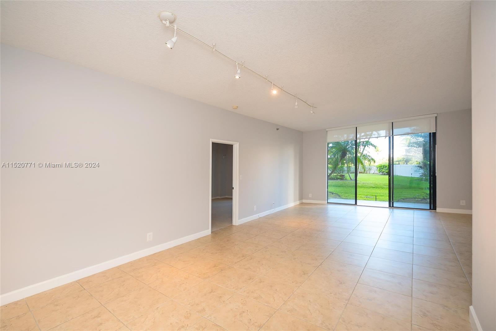3300 NE 192nd St 111, Aventura, Florida 33180, 2 Bedrooms Bedrooms, ,2 BathroomsBathrooms,Residential,For Sale,3300 NE 192nd St 111,A11520771