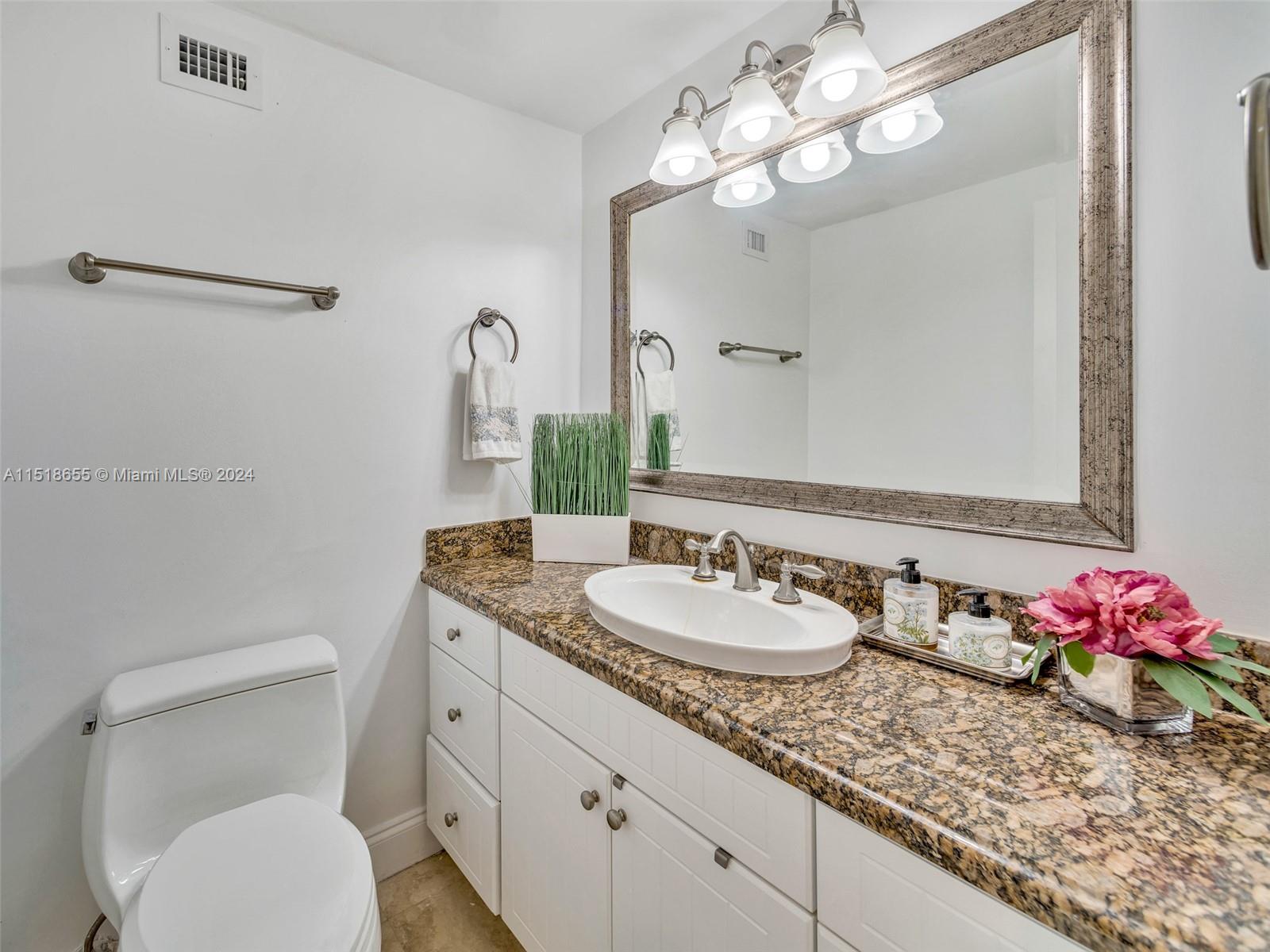 100 Lincoln Rd 308, Miami Beach, Florida 33139, 1 Bedroom Bedrooms, ,1 BathroomBathrooms,Residential,For Sale,100 Lincoln Rd 308,A11518655