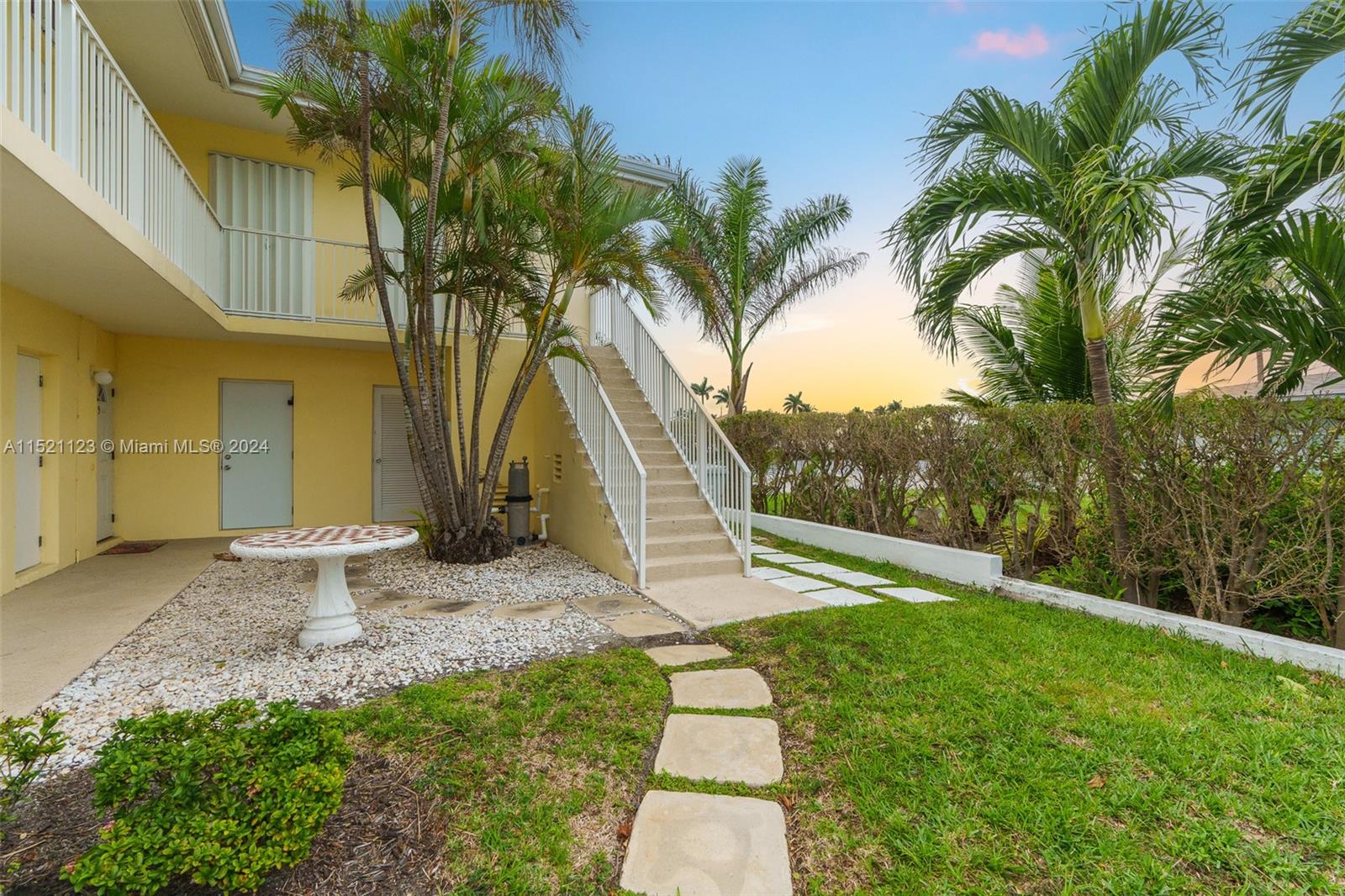 615 Riverside Dr, Pompano Beach, FL, 33062 United States, 1 Bedroom Bedrooms, ,1 BathroomBathrooms,Residential,For Sale,Riverside Dr,A11521123