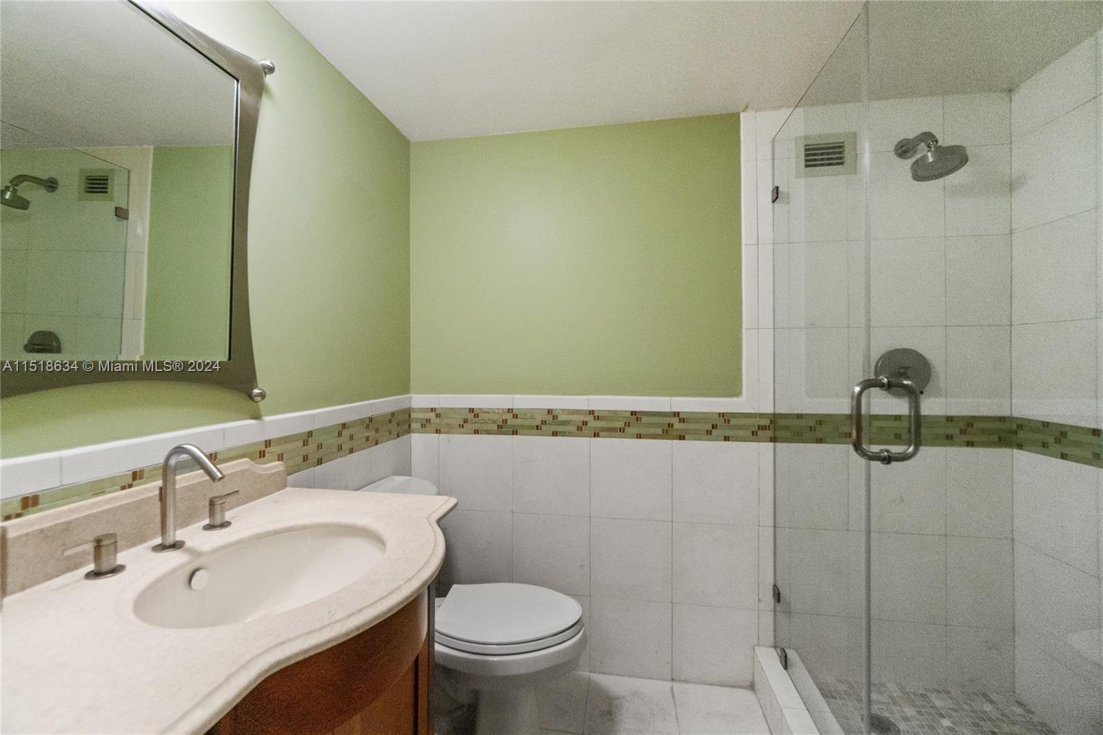 5161 Collins Ave 402, Miami Beach, Florida 33140, 2 Bedrooms Bedrooms, ,2 BathroomsBathrooms,Residentiallease,For Rent,5161 Collins Ave 402,A11518634