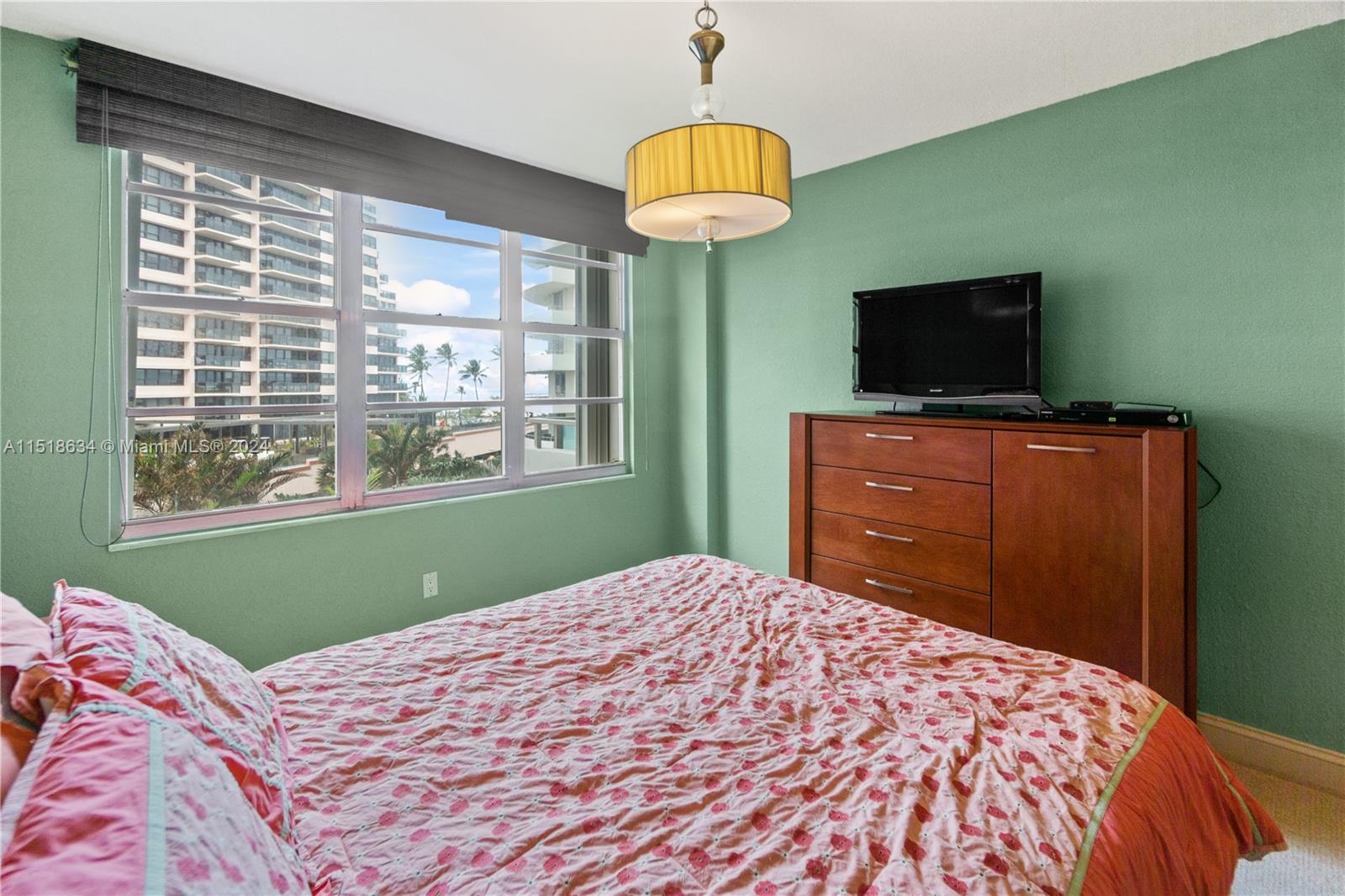 5161 Collins Ave 402, Miami Beach, Florida 33140, 2 Bedrooms Bedrooms, ,2 BathroomsBathrooms,Residentiallease,For Rent,5161 Collins Ave 402,A11518634