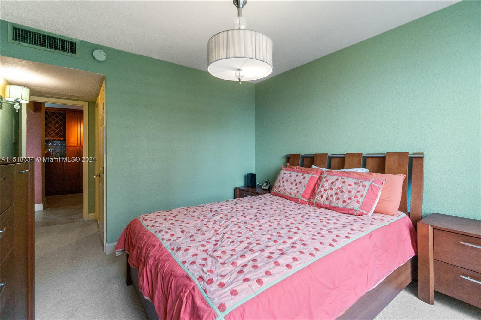 5161 Collins Ave 402, Miami Beach, Florida 33140, 2 Bedrooms Bedrooms, ,2 BathroomsBathrooms,Residentiallease,For Rent,5161 Collins Ave 402,A11518634