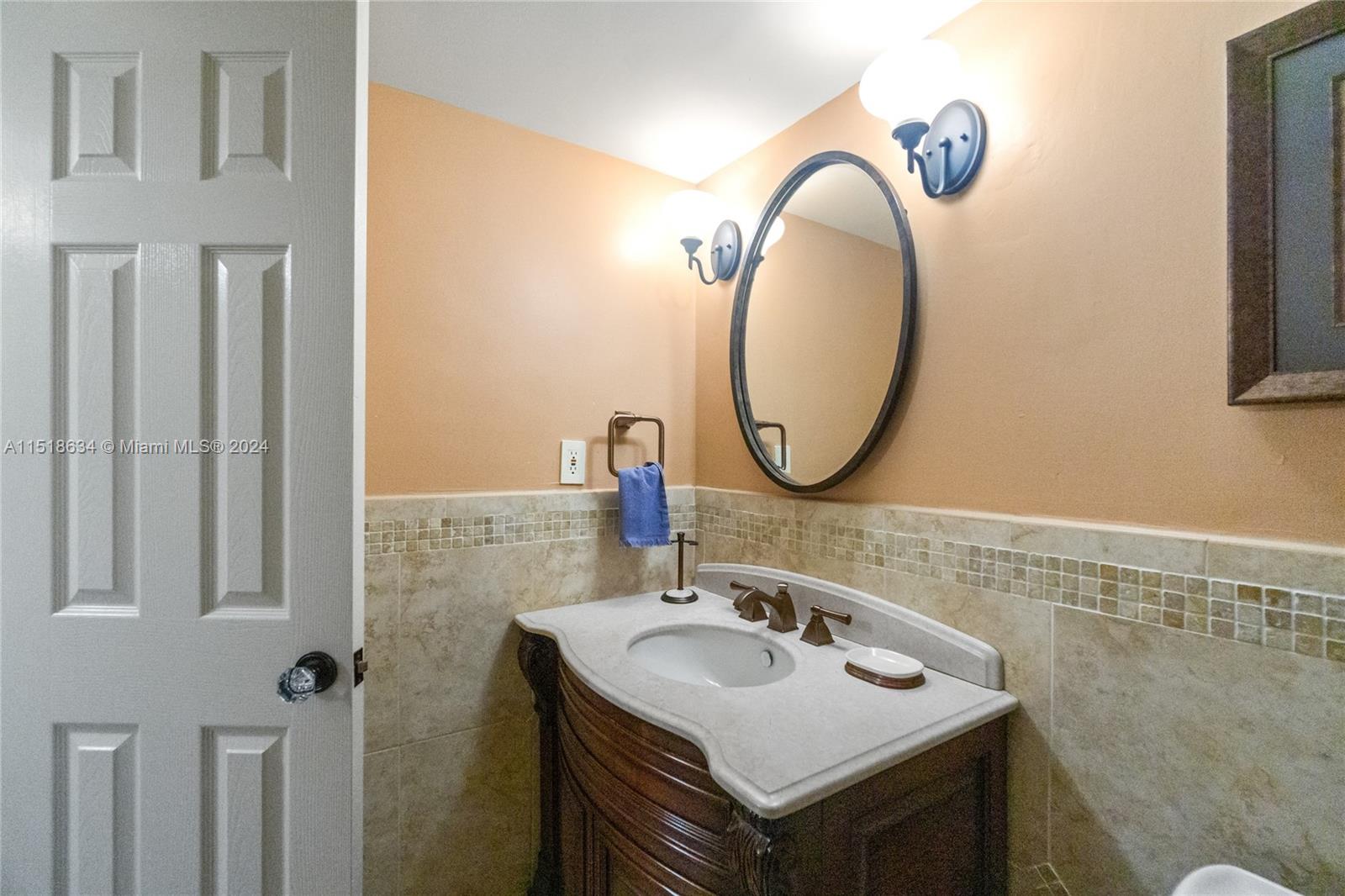 5161 Collins Ave 402, Miami Beach, Florida 33140, 2 Bedrooms Bedrooms, ,2 BathroomsBathrooms,Residentiallease,For Rent,5161 Collins Ave 402,A11518634