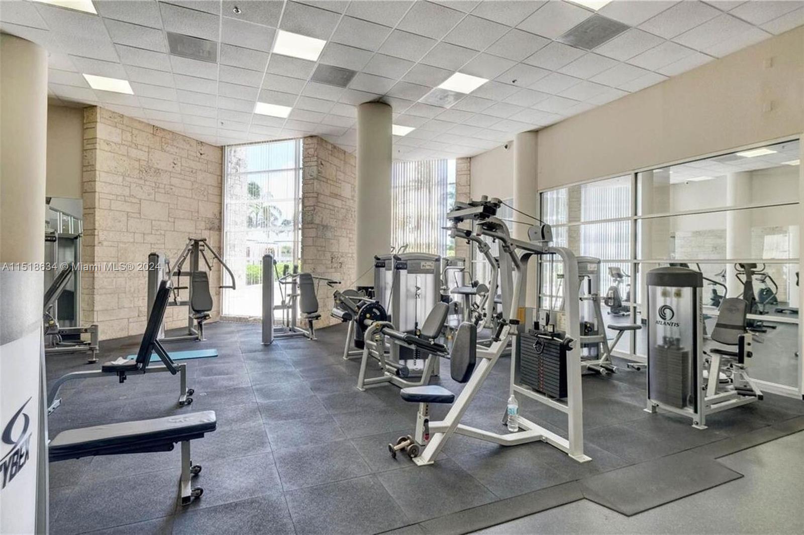 5161 Collins Ave 402, Miami Beach, Florida 33140, 2 Bedrooms Bedrooms, ,2 BathroomsBathrooms,Residentiallease,For Rent,5161 Collins Ave 402,A11518634