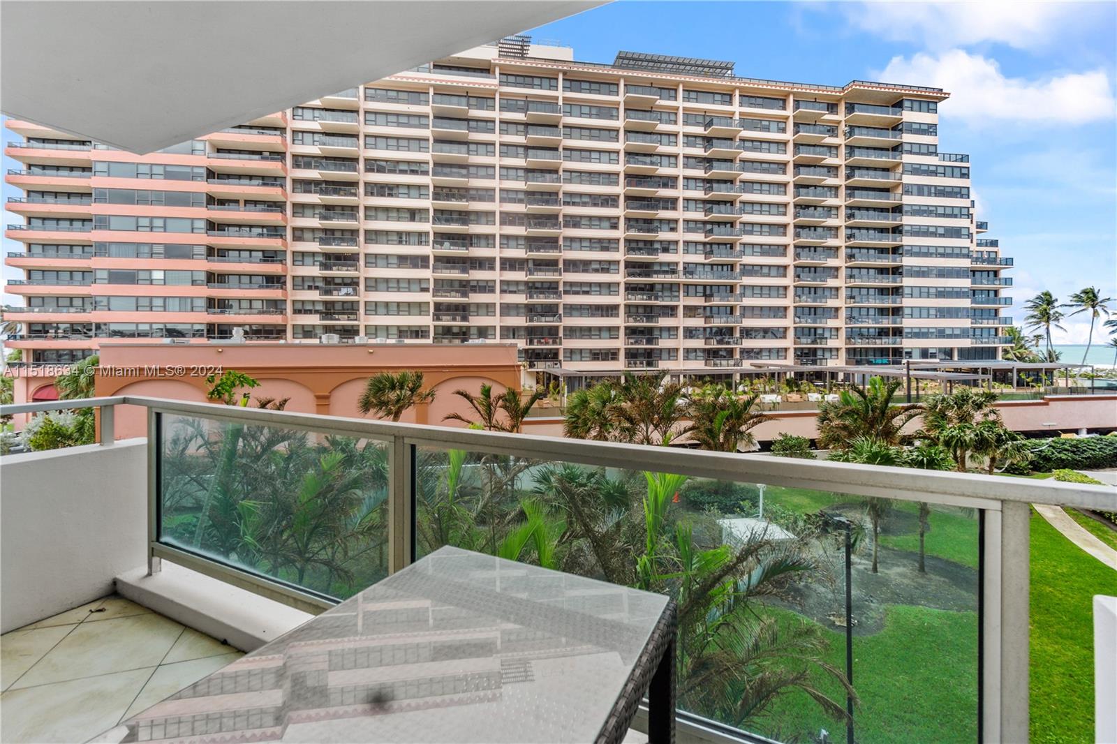 5161 Collins Ave 402, Miami Beach, Florida 33140, 2 Bedrooms Bedrooms, ,2 BathroomsBathrooms,Residentiallease,For Rent,5161 Collins Ave 402,A11518634