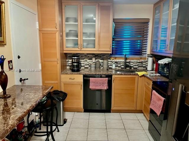 1865 Ocean Dr, Hallandale Beach, FL, 33009 United States, 2 Bedrooms Bedrooms, ,2 BathroomsBathrooms,Residential,For Sale,Ocean Dr,A11521197