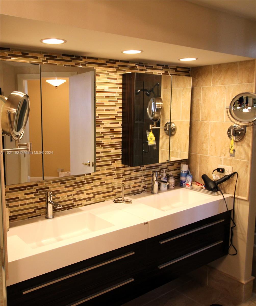 20191 E Country Club Dr 910, Aventura, Florida 33180, 2 Bedrooms Bedrooms, ,2 BathroomsBathrooms,Residential,For Sale,20191 E Country Club Dr 910,A11521192