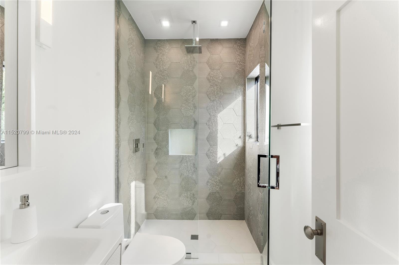 1735 Lenox Ave, Miami Beach, Florida 33139, 5 Bedrooms Bedrooms, ,5 BathroomsBathrooms,Residential,For Sale,1735 Lenox Ave,A11520799