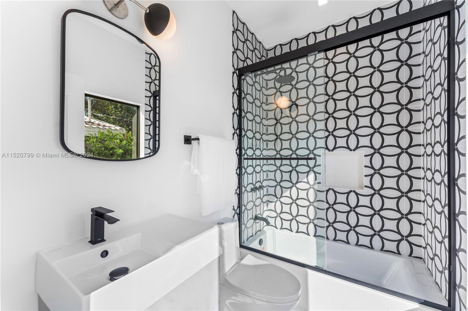 1735 Lenox Ave, Miami Beach, FL, 33139 United States, 5 Bedrooms Bedrooms, ,5 BathroomsBathrooms,Residential,For Sale,Lenox Ave,A11520799