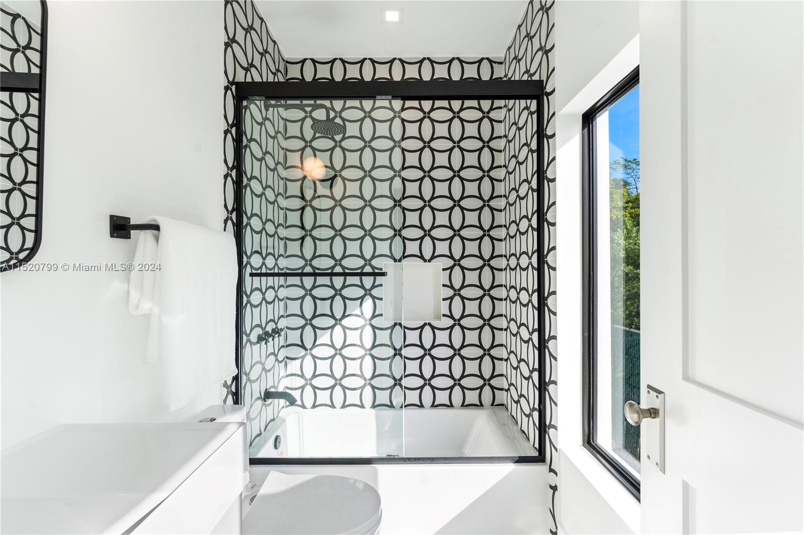 1735 Lenox Ave, Miami Beach, Florida 33139, 5 Bedrooms Bedrooms, ,5 BathroomsBathrooms,Residential,For Sale,1735 Lenox Ave,A11520799