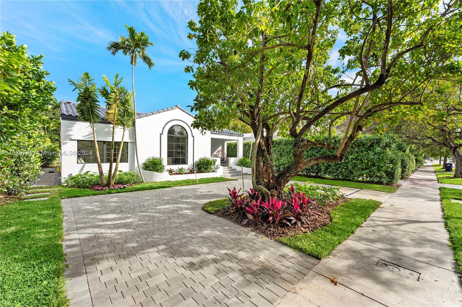 1735 Lenox Ave, Miami Beach, Florida 33139, 5 Bedrooms Bedrooms, ,5 BathroomsBathrooms,Residential,For Sale,1735 Lenox Ave,A11520799