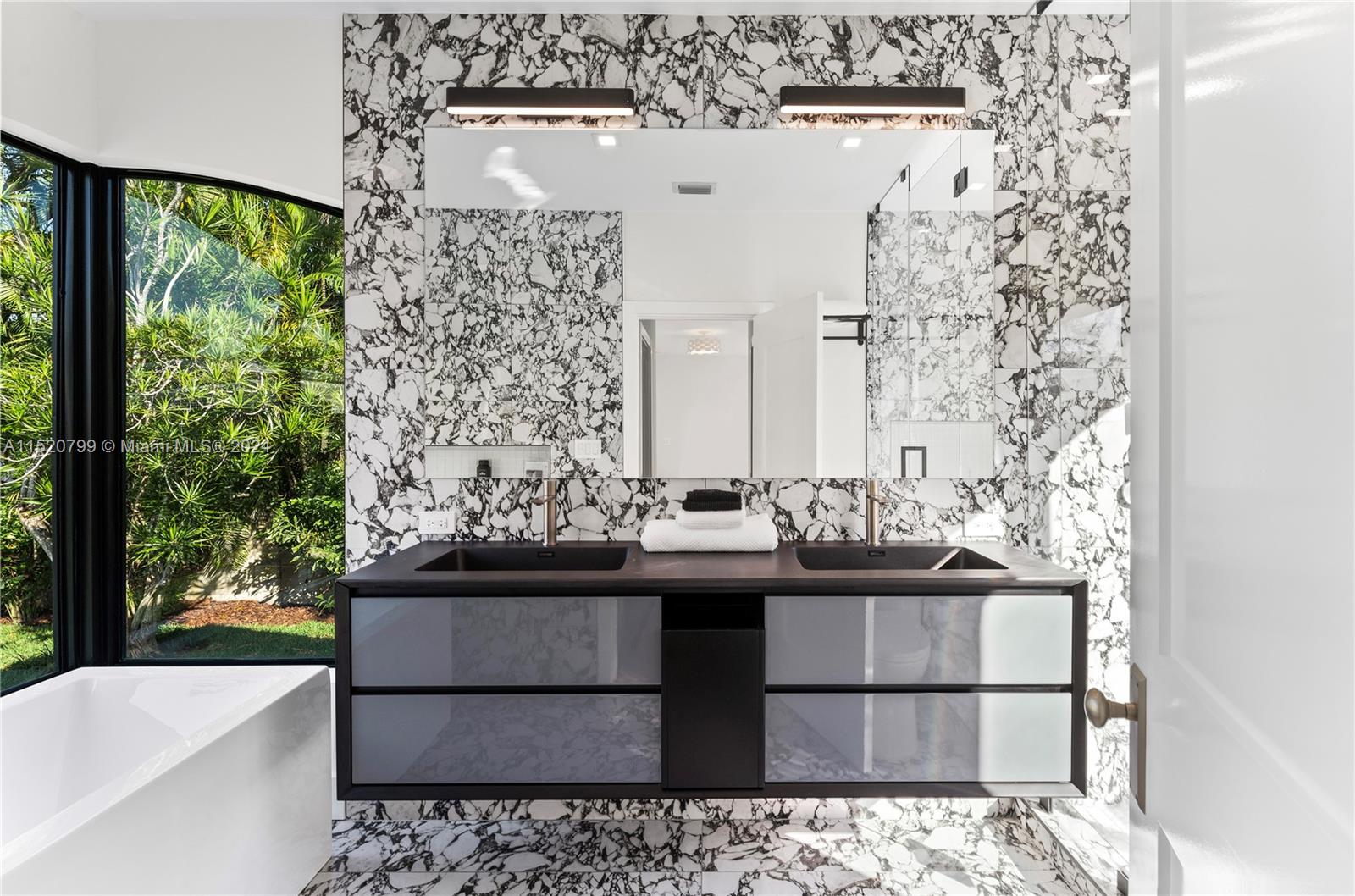 1735 Lenox Ave, Miami Beach, FL, 33139 United States, 5 Bedrooms Bedrooms, ,5 BathroomsBathrooms,Residential,For Sale,Lenox Ave,A11520799