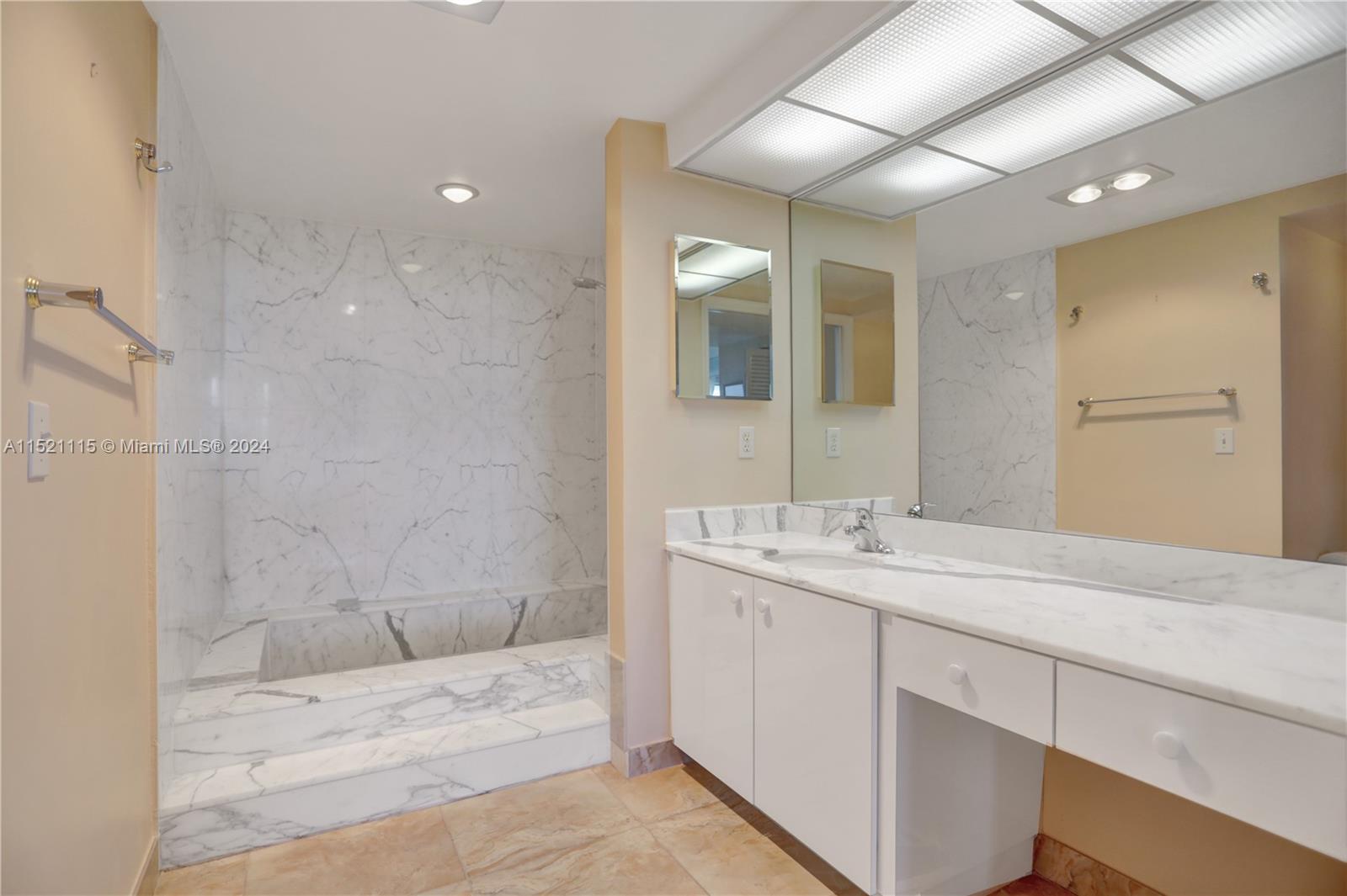 155 Ocean Lane Dr, Key Biscayne, FL, 33149 United States, 1 Bedroom Bedrooms, ,1 BathroomBathrooms,Residential,For Sale,Ocean Lane Dr,A11521115