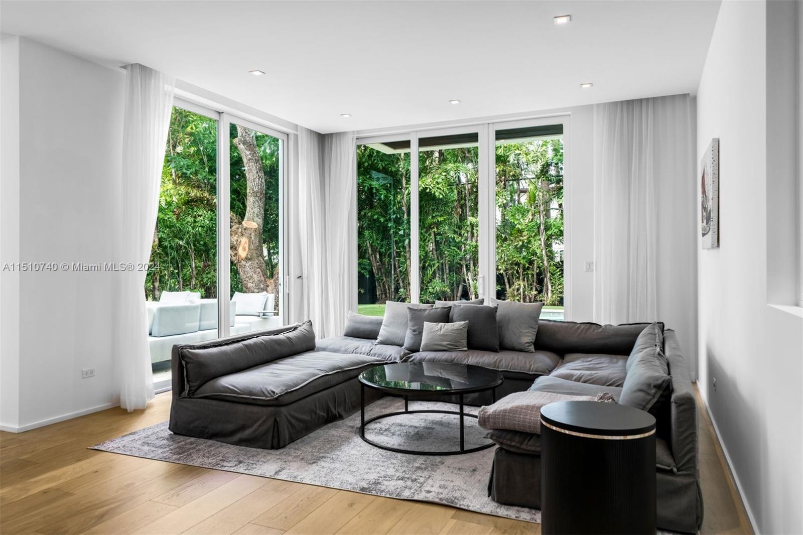 335 W 46th St, Miami Beach, Florida 33140, 4 Bedrooms Bedrooms, ,4 BathroomsBathrooms,Residential,For Sale,335 W 46th St,A11510740