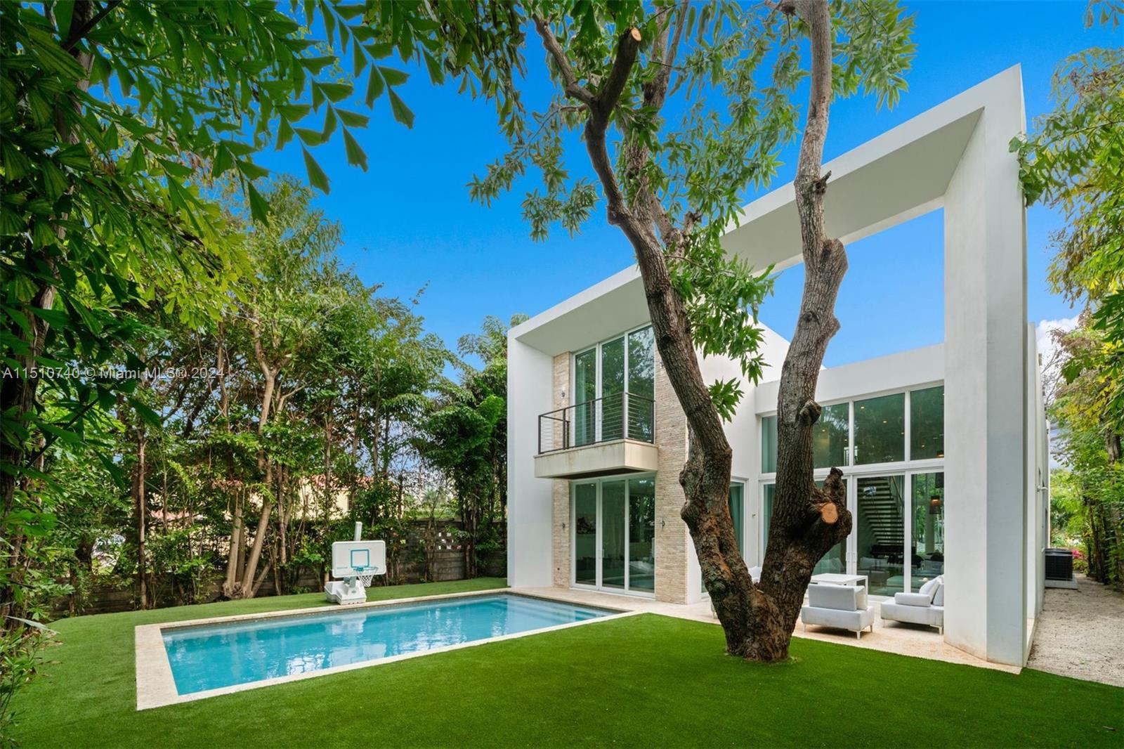 335 W 46th St, Miami Beach, Florida 33140, 4 Bedrooms Bedrooms, ,4 BathroomsBathrooms,Residential,For Sale,335 W 46th St,A11510740