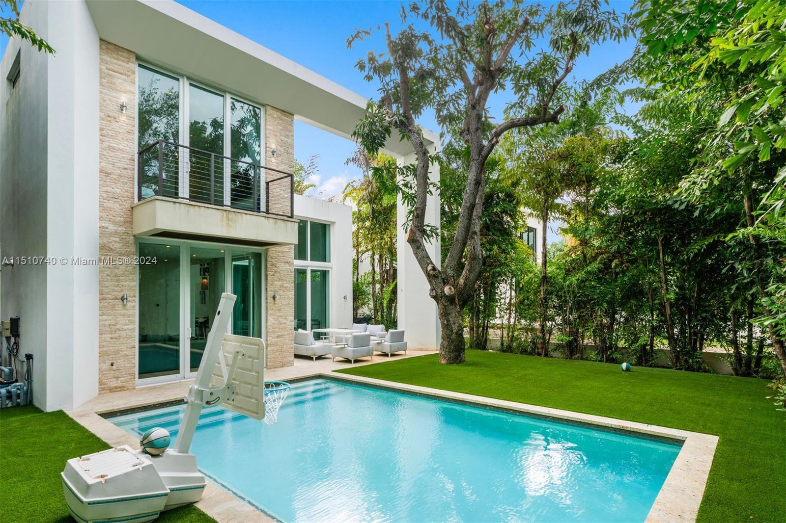 335 W 46th St, Miami Beach, Florida 33140, 4 Bedrooms Bedrooms, ,4 BathroomsBathrooms,Residential,For Sale,335 W 46th St,A11510740