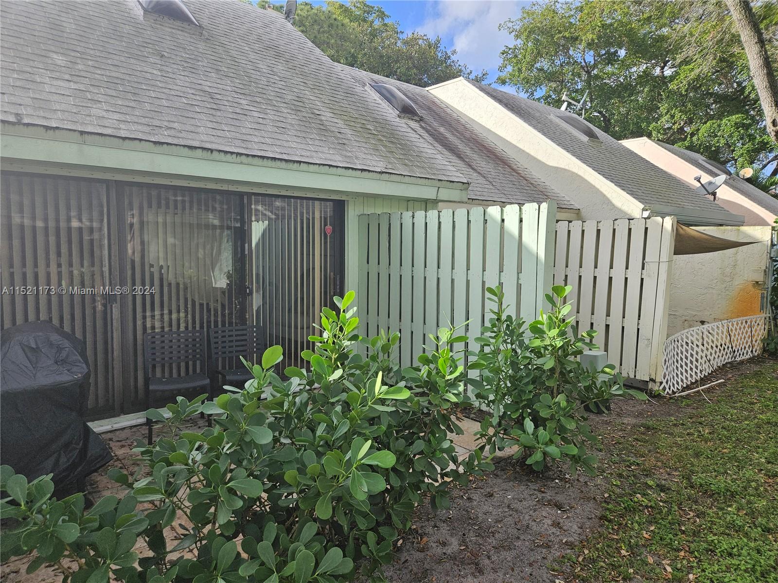 33 Deer Creek Rd, Deerfield Beach, FL, 33442 United States, 1 Bedroom Bedrooms, ,2 BathroomsBathrooms,Residential,For Sale,Deer Creek Rd,A11521173