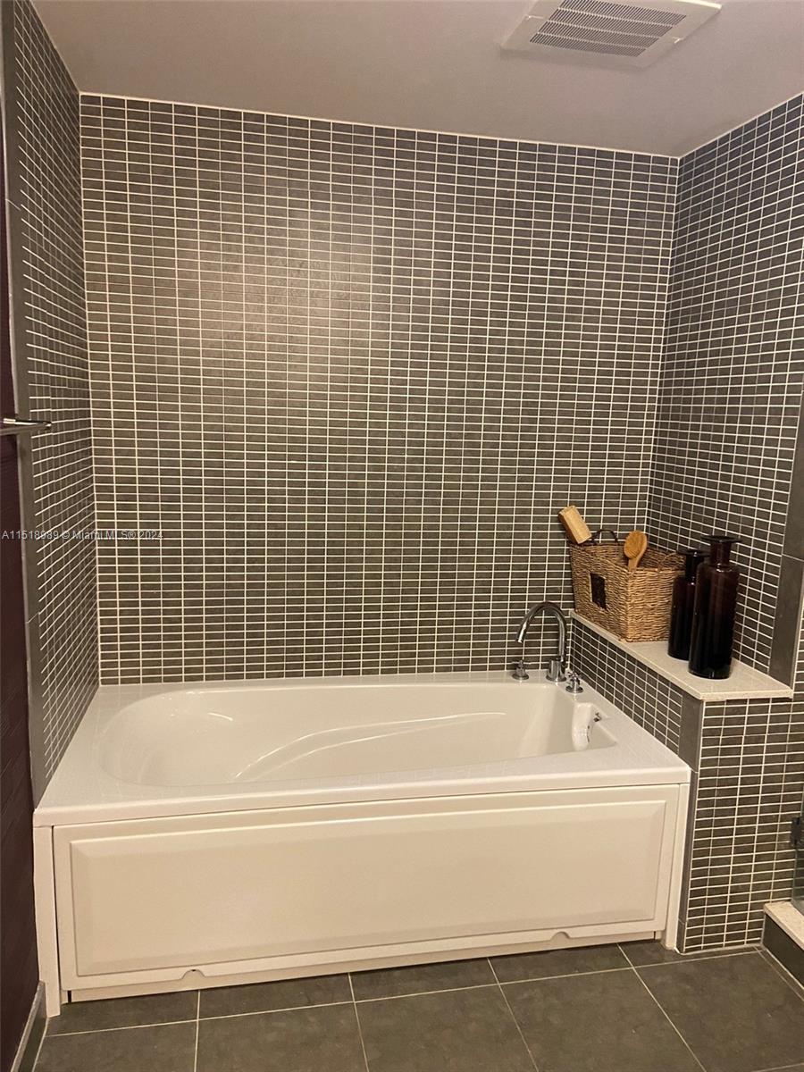 7935 East Dr 904, North Bay Village, Florida 33141, 3 Bedrooms Bedrooms, ,3 BathroomsBathrooms,Residentiallease,For Rent,7935 East Dr 904,A11518989