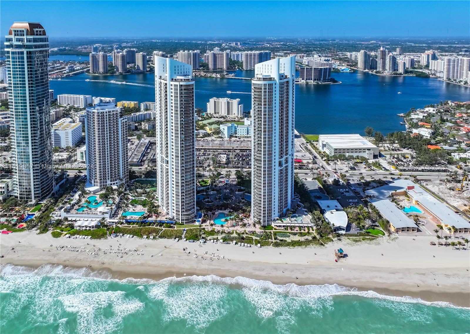 18101 Collins Ave, Sunny Isles Beach, FL, 33160 United States, 2 Bedrooms Bedrooms, ,2 BathroomsBathrooms,Residential,For Sale,Collins Ave,A11519857