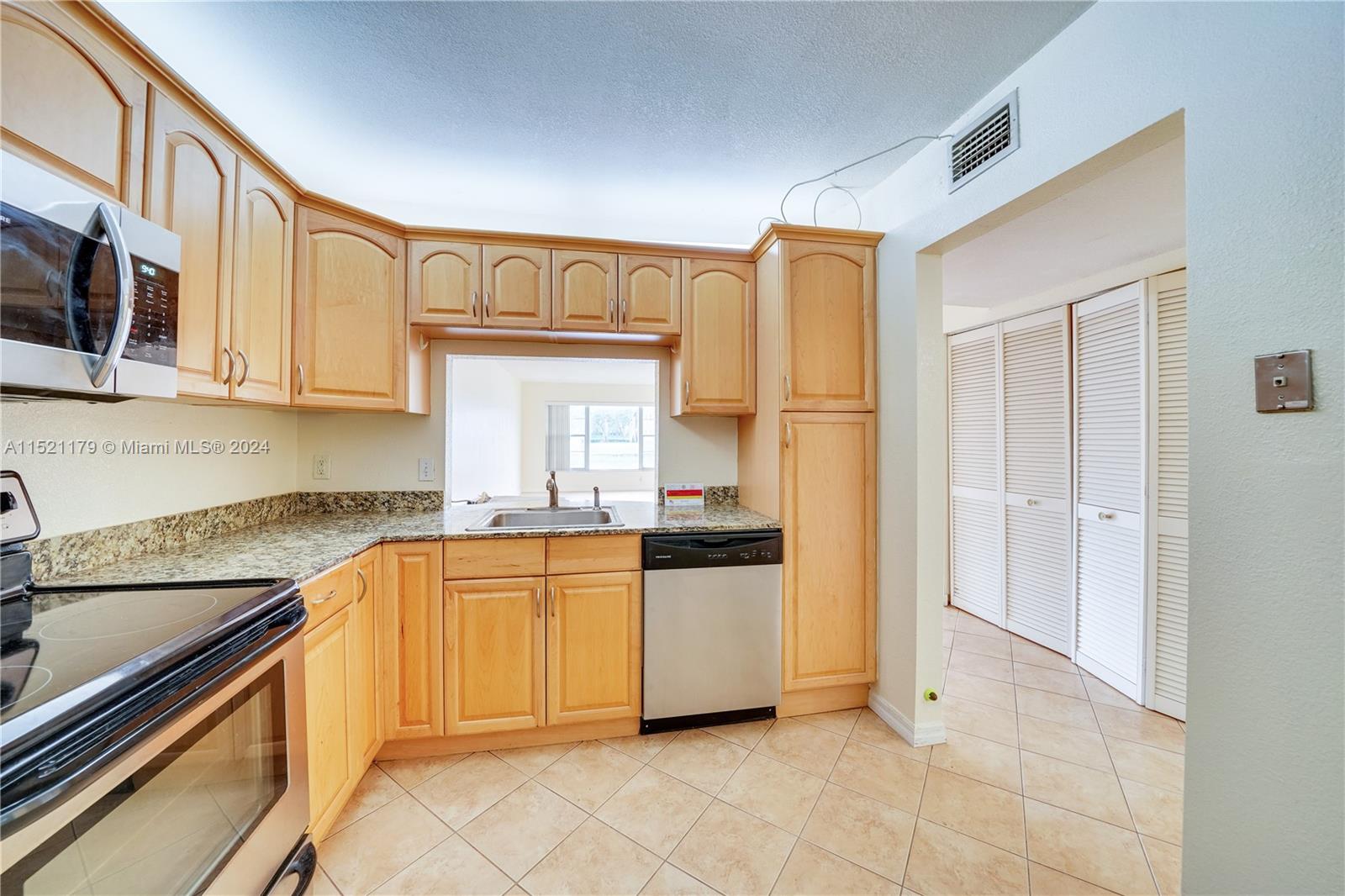 3905 Nob Hill Rd, Sunrise, FL, 33351 United States, 1 Bedroom Bedrooms, ,1 BathroomBathrooms,Residential,For Sale,Nob Hill Rd,A11521179