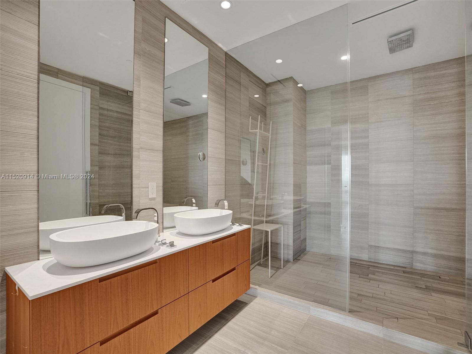 4701 Meridian AV 624, Miami Beach, Florida 33140, 2 Bedrooms Bedrooms, ,2 BathroomsBathrooms,Residential,For Sale,4701 Meridian AV 624,A11520914