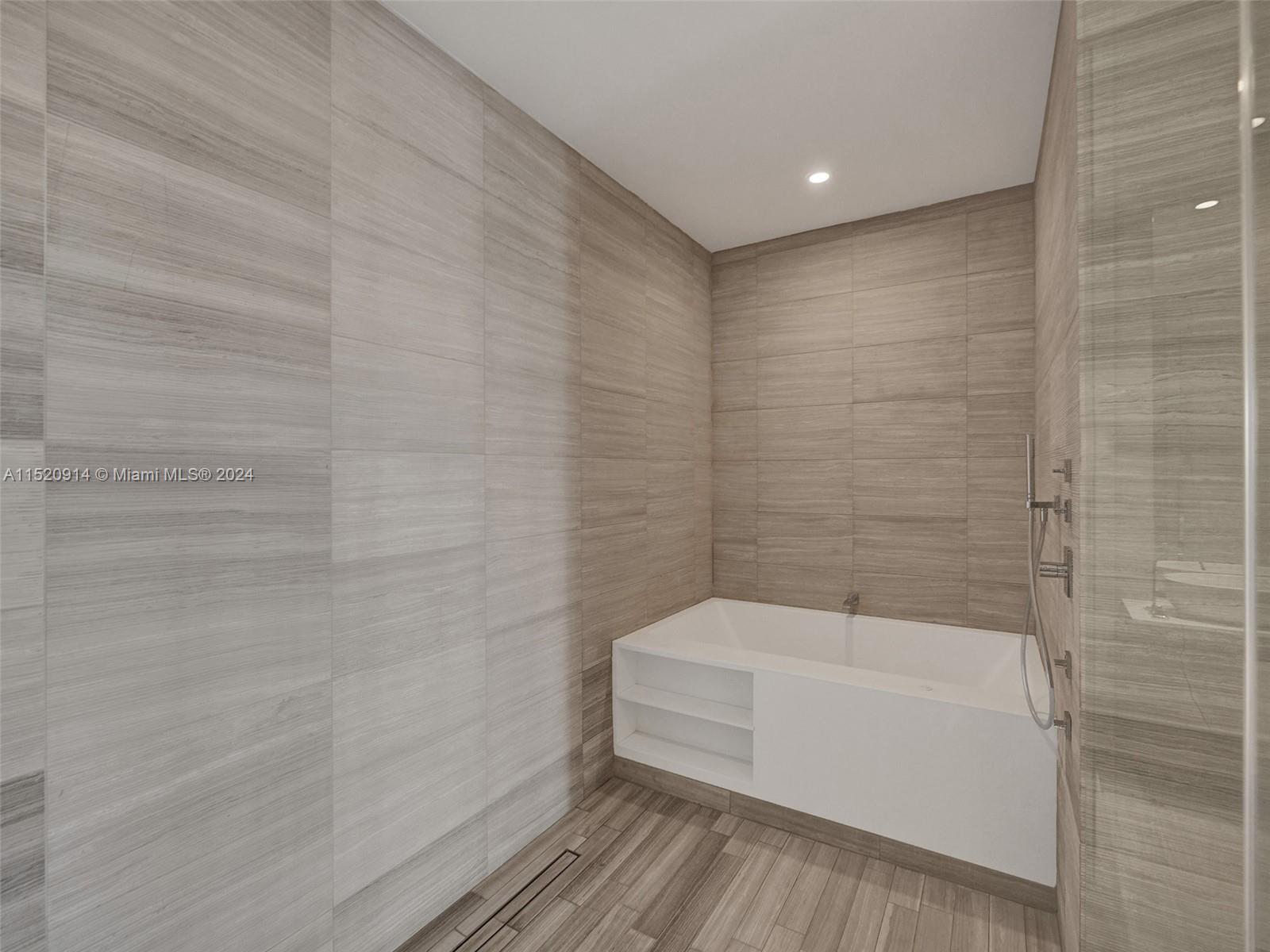 4701 Meridian AV 624, Miami Beach, Florida 33140, 2 Bedrooms Bedrooms, ,2 BathroomsBathrooms,Residential,For Sale,4701 Meridian AV 624,A11520914