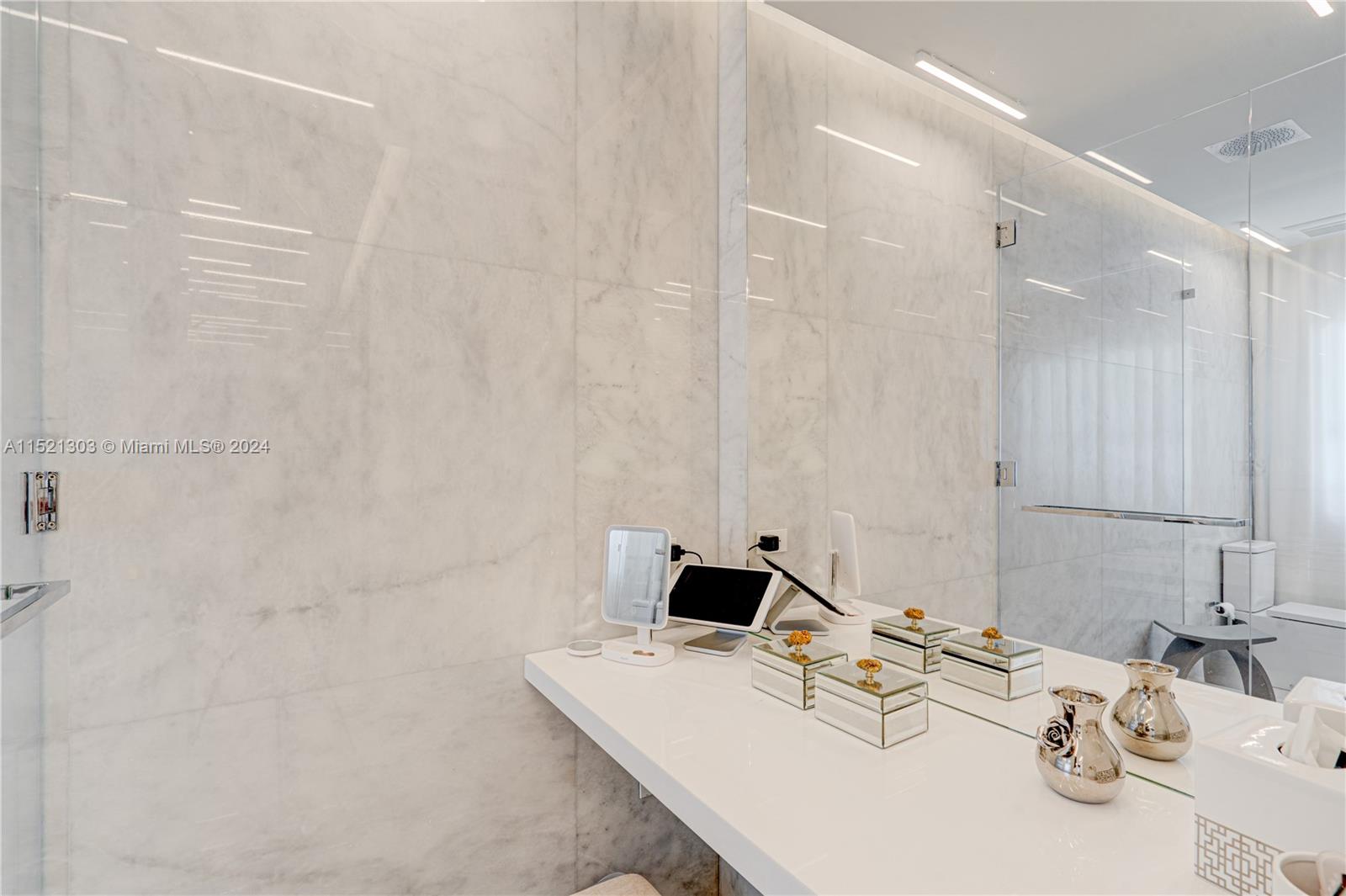 125 Ocean Dr F0203, Miami Beach, Florida 33139, 2 Bedrooms Bedrooms, ,2 BathroomsBathrooms,Residential,For Sale,125 Ocean Dr F0203,A11521303