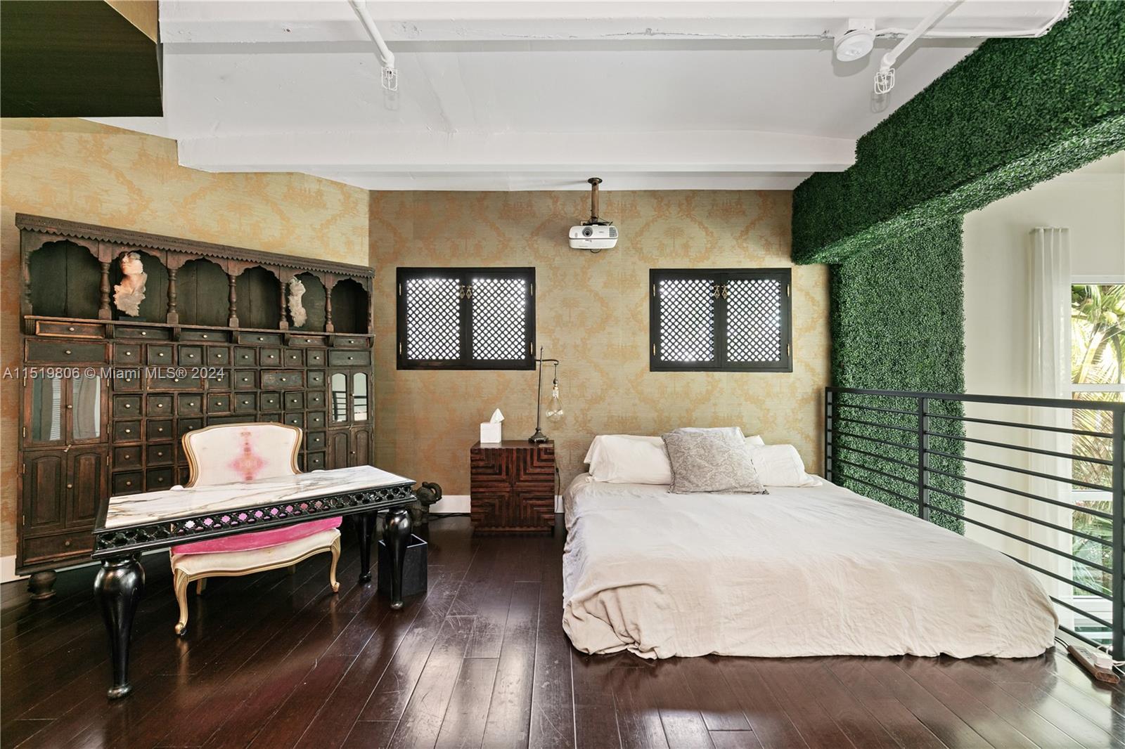 7728 Collins Ave 10, Miami Beach, Florida 33141, 2 Bedrooms Bedrooms, ,2 BathroomsBathrooms,Residentiallease,For Rent,7728 Collins Ave 10,A11519806