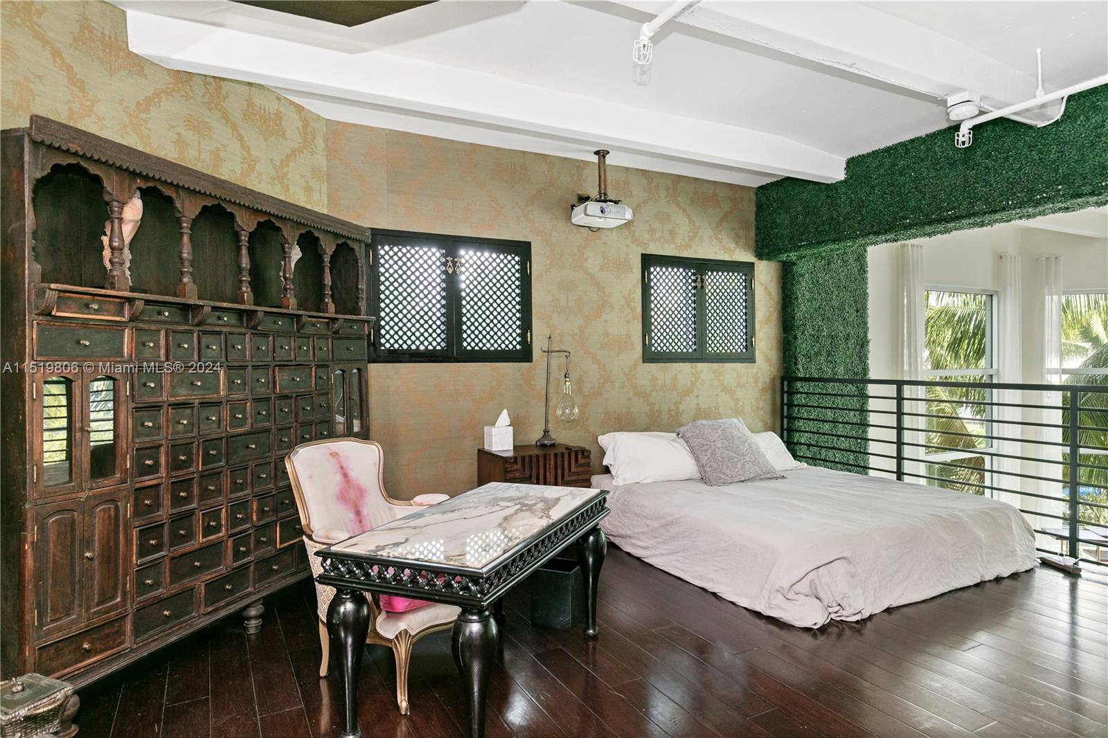 7728 Collins Ave 10, Miami Beach, Florida 33141, 2 Bedrooms Bedrooms, ,2 BathroomsBathrooms,Residentiallease,For Rent,7728 Collins Ave 10,A11519806