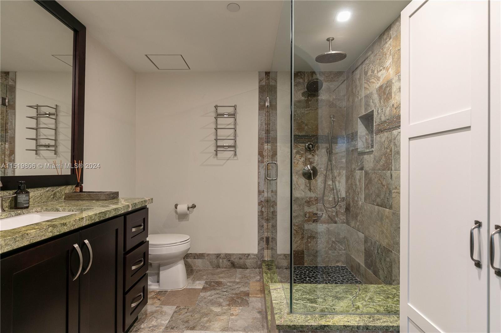 7728 Collins Ave 10, Miami Beach, Florida 33141, 2 Bedrooms Bedrooms, ,2 BathroomsBathrooms,Residentiallease,For Rent,7728 Collins Ave 10,A11519806