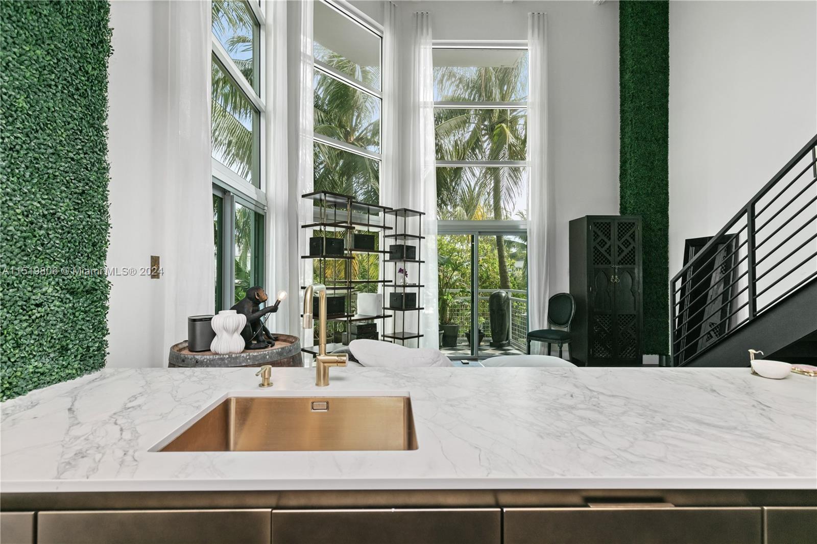 7728 Collins Ave 10, Miami Beach, Florida 33141, 2 Bedrooms Bedrooms, ,2 BathroomsBathrooms,Residentiallease,For Rent,7728 Collins Ave 10,A11519806