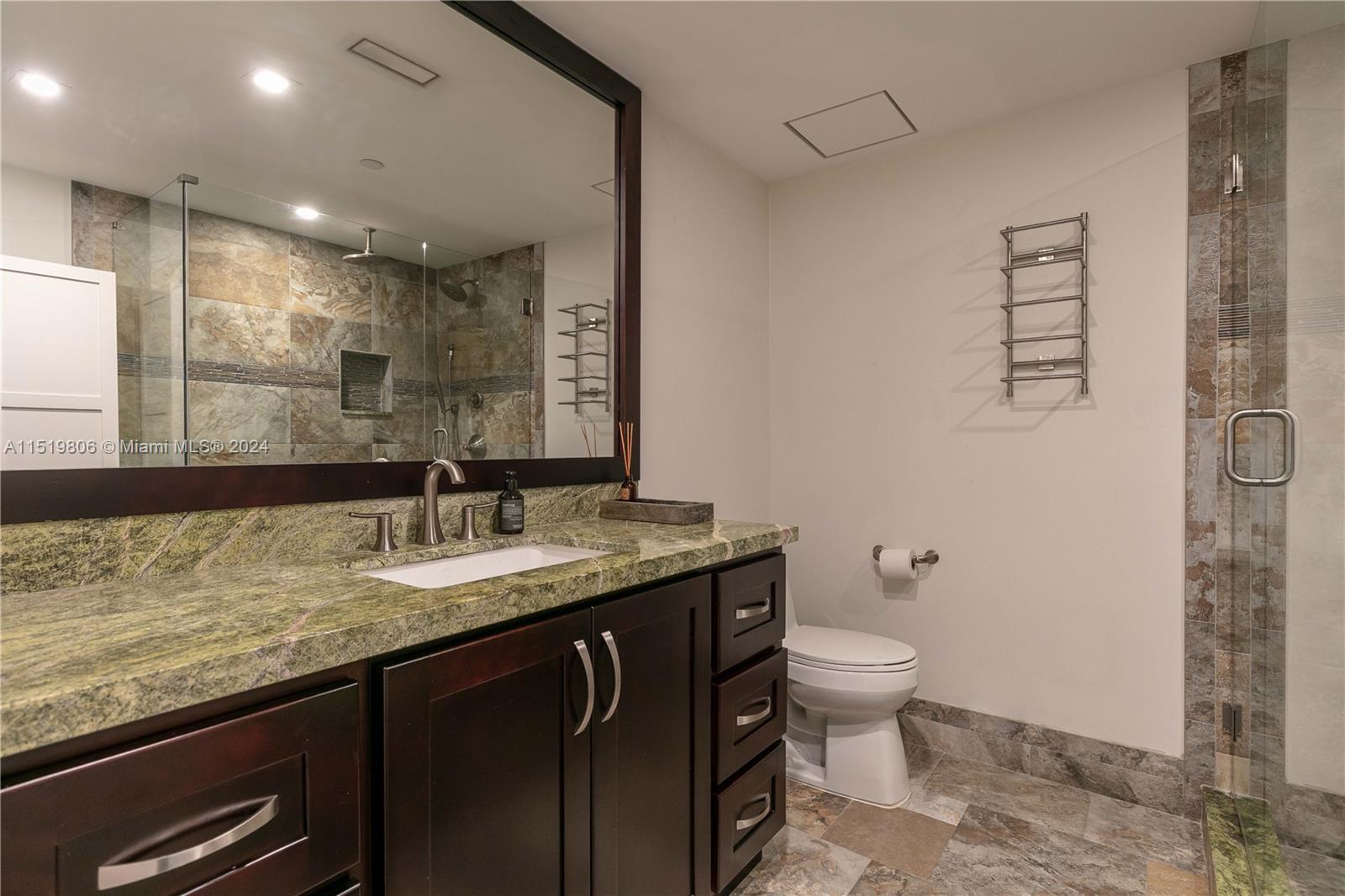 7728 Collins Ave 10, Miami Beach, Florida 33141, 2 Bedrooms Bedrooms, ,2 BathroomsBathrooms,Residentiallease,For Rent,7728 Collins Ave 10,A11519806