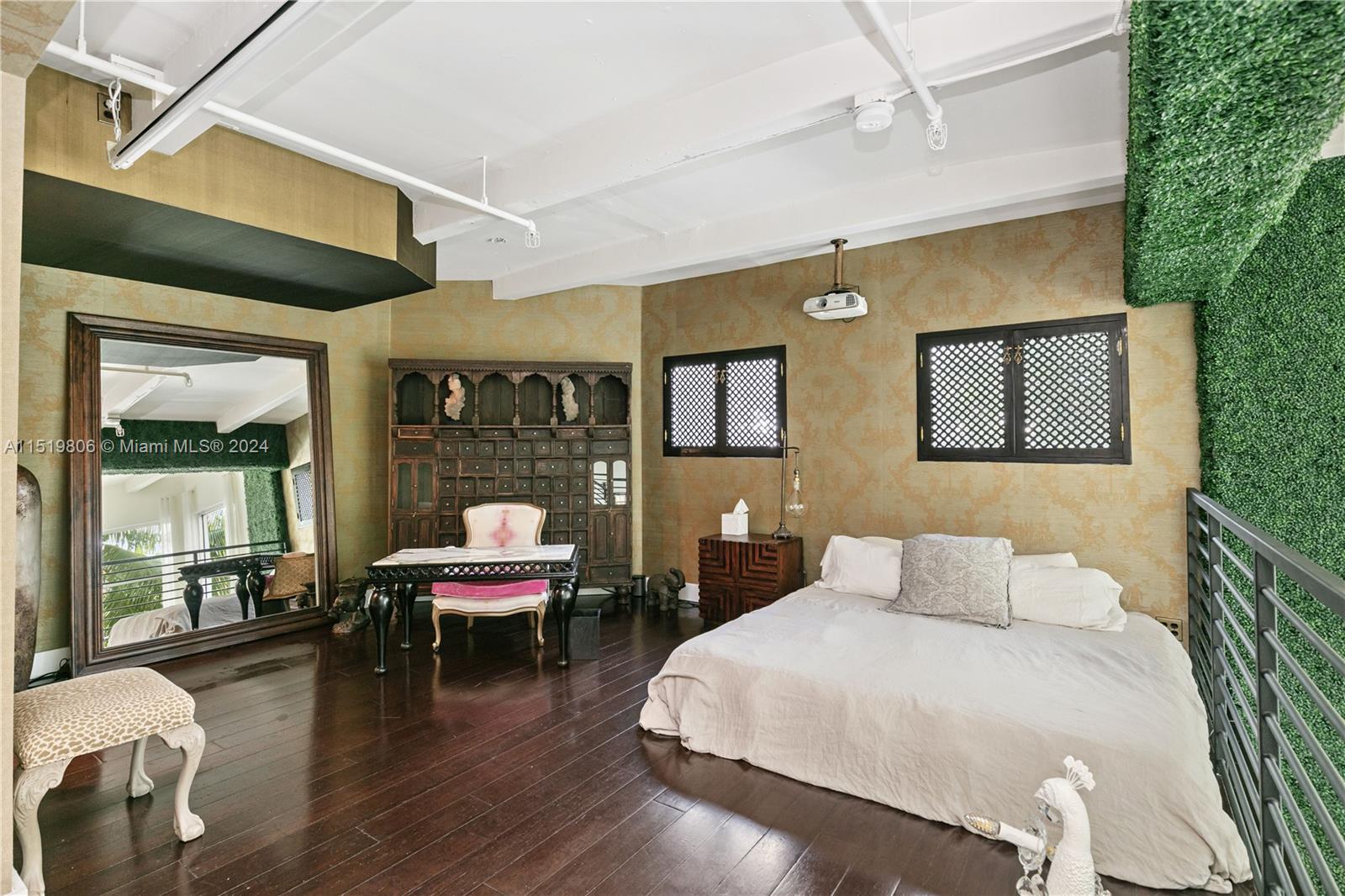 7728 Collins Ave 10, Miami Beach, Florida 33141, 2 Bedrooms Bedrooms, ,2 BathroomsBathrooms,Residentiallease,For Rent,7728 Collins Ave 10,A11519806