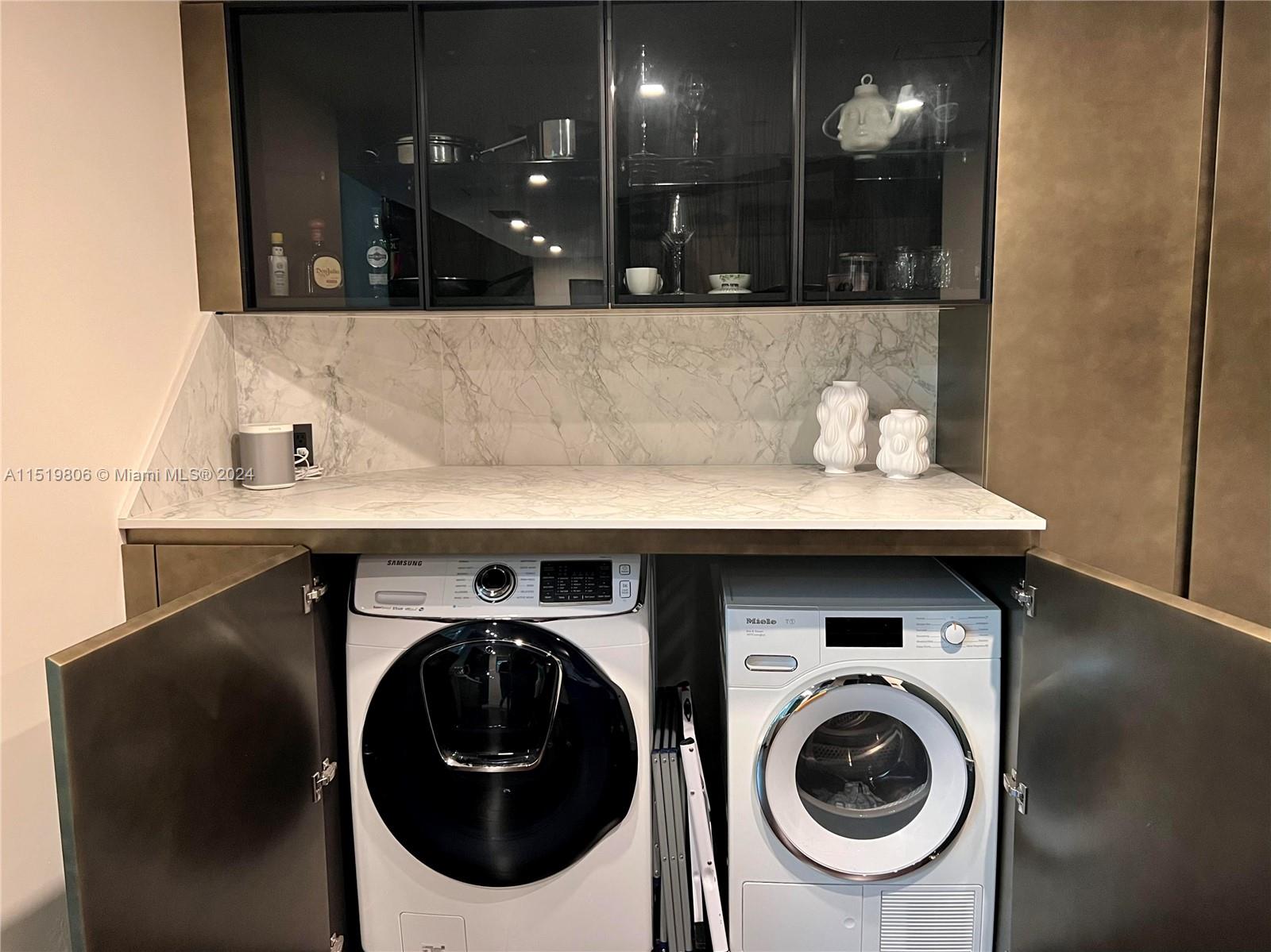 7728 Collins Ave 10, Miami Beach, Florida 33141, 2 Bedrooms Bedrooms, ,2 BathroomsBathrooms,Residentiallease,For Rent,7728 Collins Ave 10,A11519806