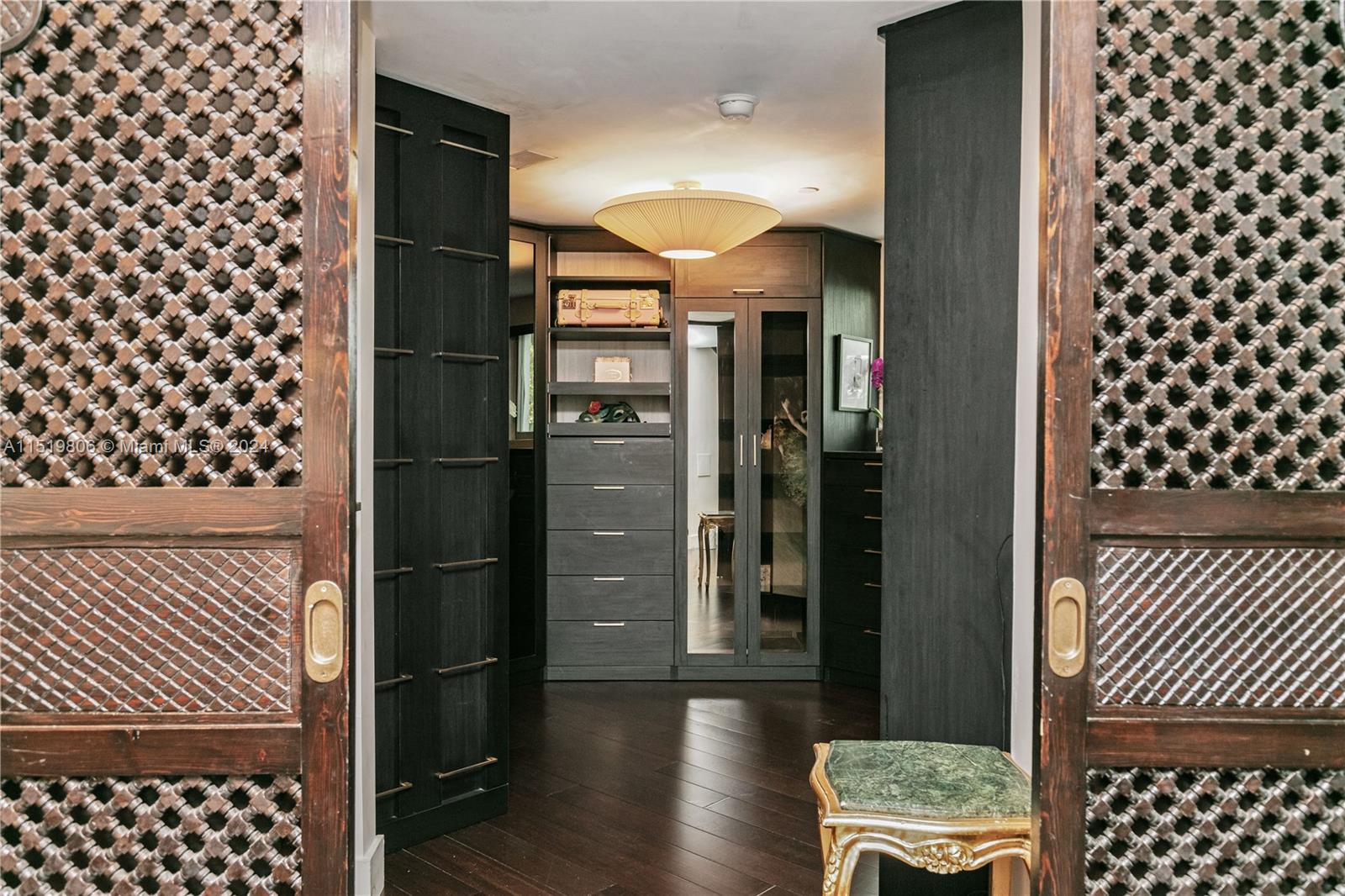 7728 Collins Ave 10, Miami Beach, Florida 33141, 2 Bedrooms Bedrooms, ,2 BathroomsBathrooms,Residentiallease,For Rent,7728 Collins Ave 10,A11519806