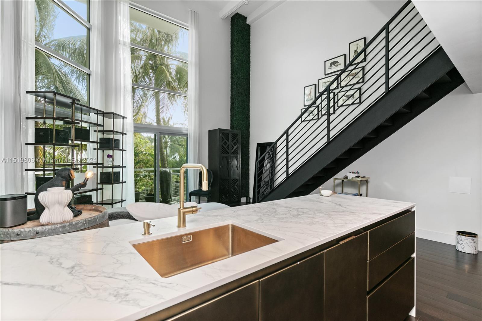 7728 Collins Ave 10, Miami Beach, Florida 33141, 2 Bedrooms Bedrooms, ,2 BathroomsBathrooms,Residentiallease,For Rent,7728 Collins Ave 10,A11519806