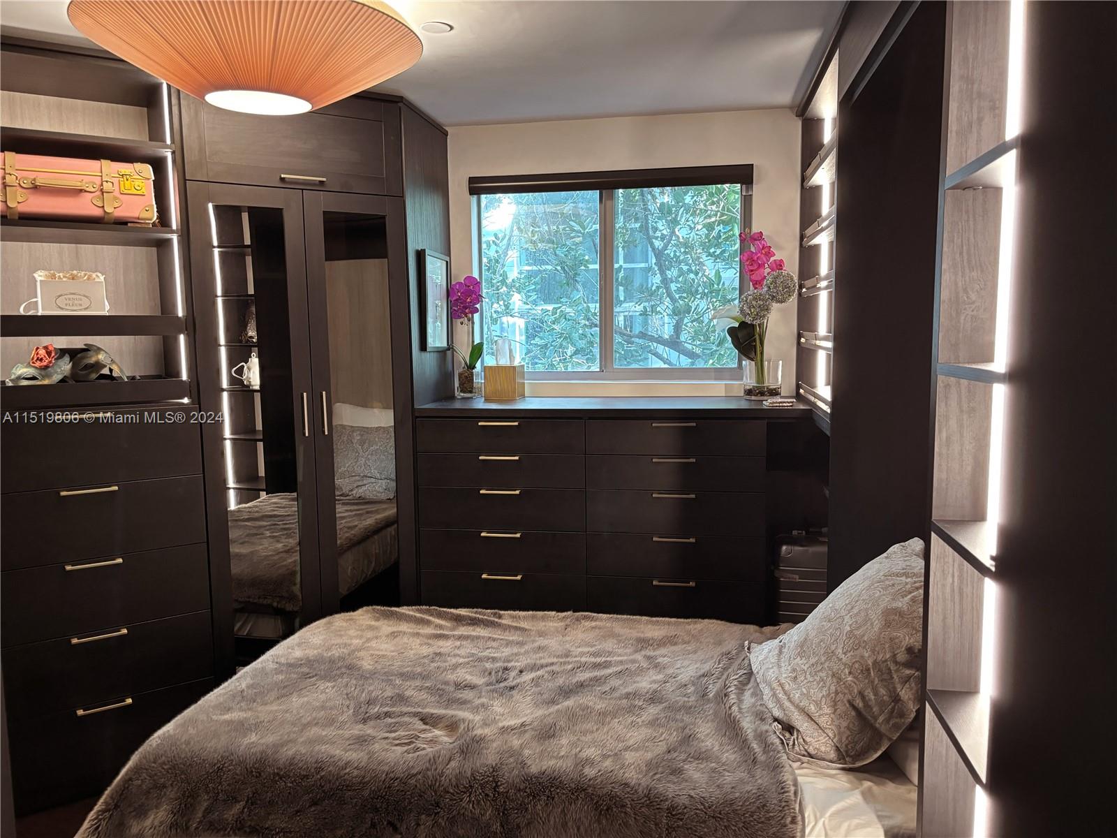 7728 Collins Ave 10, Miami Beach, Florida 33141, 2 Bedrooms Bedrooms, ,2 BathroomsBathrooms,Residentiallease,For Rent,7728 Collins Ave 10,A11519806