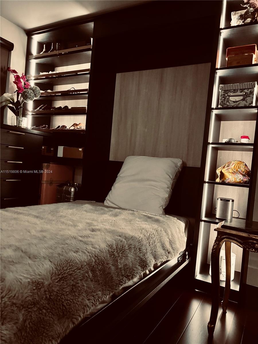 7728 Collins Ave 10, Miami Beach, Florida 33141, 2 Bedrooms Bedrooms, ,2 BathroomsBathrooms,Residentiallease,For Rent,7728 Collins Ave 10,A11519806