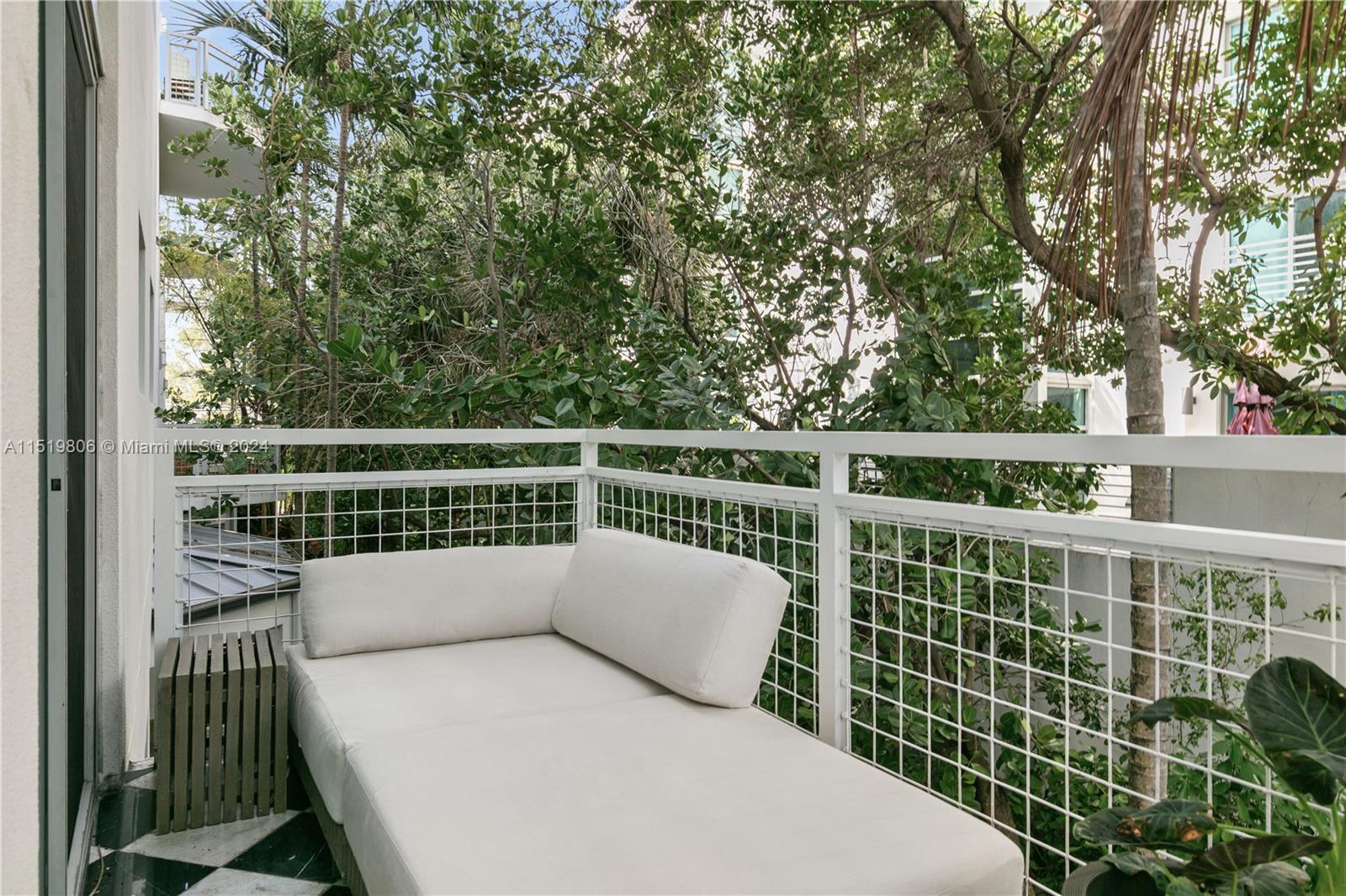 7728 Collins Ave 10, Miami Beach, Florida 33141, 2 Bedrooms Bedrooms, ,2 BathroomsBathrooms,Residentiallease,For Rent,7728 Collins Ave 10,A11519806