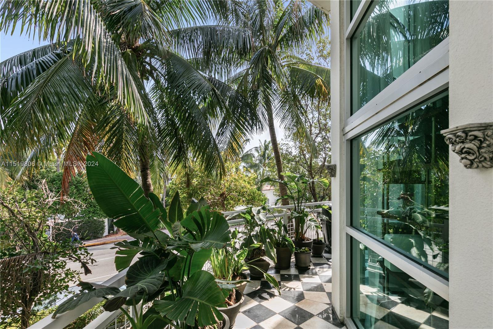 7728 Collins Ave 10, Miami Beach, Florida 33141, 2 Bedrooms Bedrooms, ,2 BathroomsBathrooms,Residentiallease,For Rent,7728 Collins Ave 10,A11519806