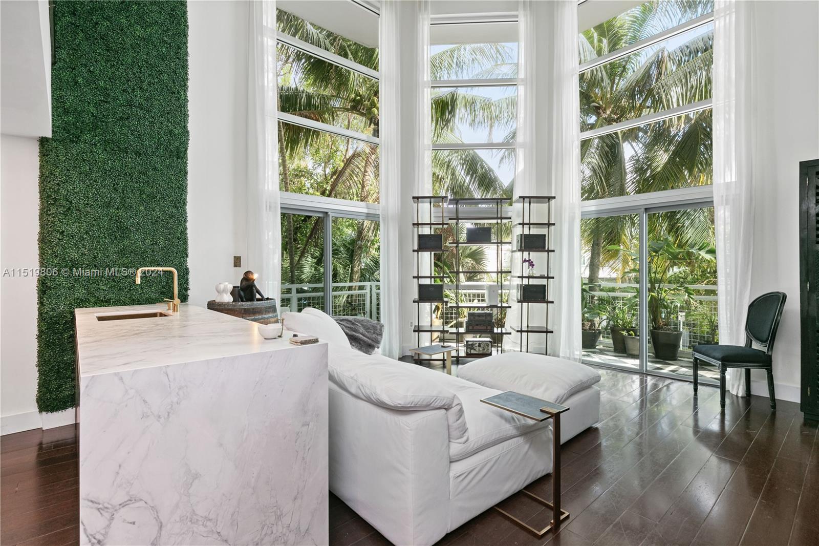 7728 Collins Ave 10, Miami Beach, Florida 33141, 2 Bedrooms Bedrooms, ,2 BathroomsBathrooms,Residentiallease,For Rent,7728 Collins Ave 10,A11519806