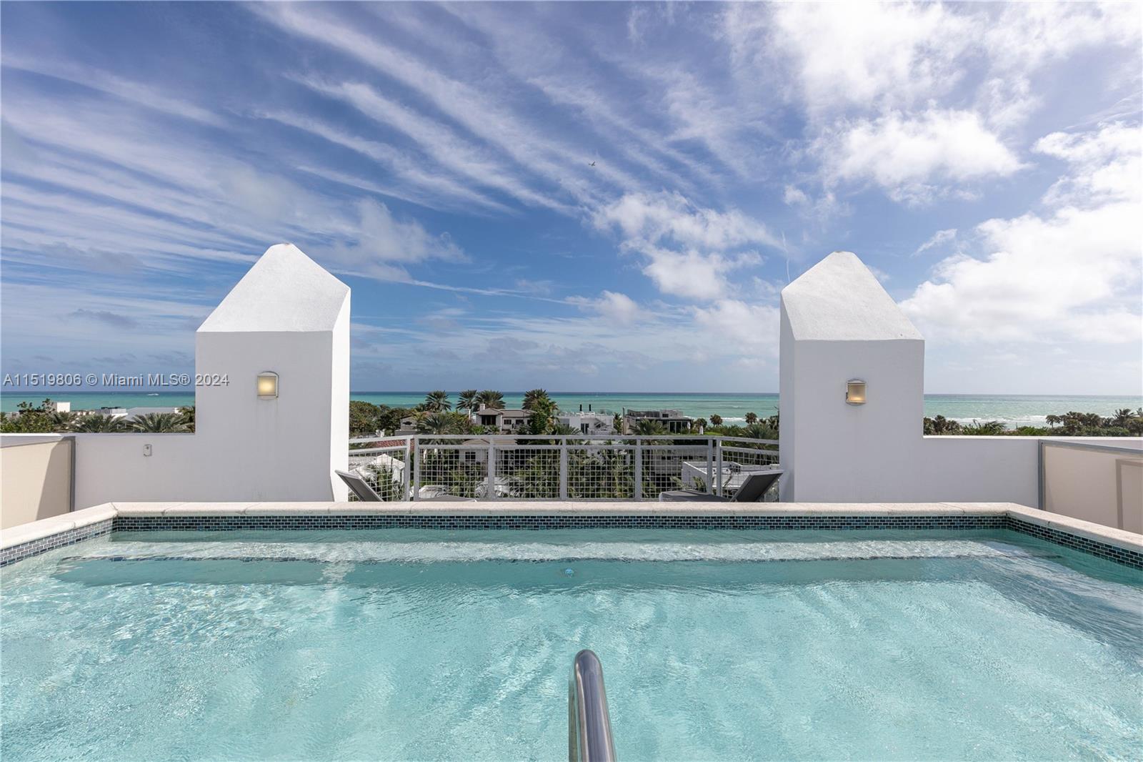 7728 Collins Ave 10, Miami Beach, Florida 33141, 2 Bedrooms Bedrooms, ,2 BathroomsBathrooms,Residentiallease,For Rent,7728 Collins Ave 10,A11519806