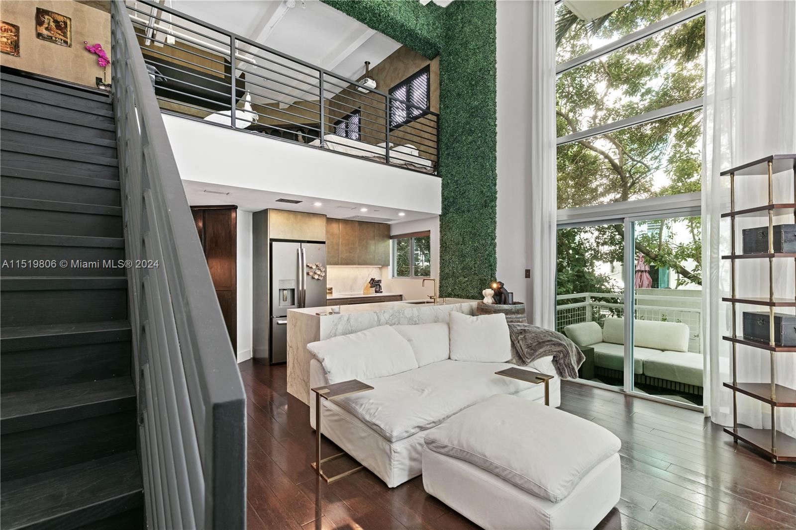 7728 Collins Ave 10, Miami Beach, Florida 33141, 2 Bedrooms Bedrooms, ,2 BathroomsBathrooms,Residentiallease,For Rent,7728 Collins Ave 10,A11519806