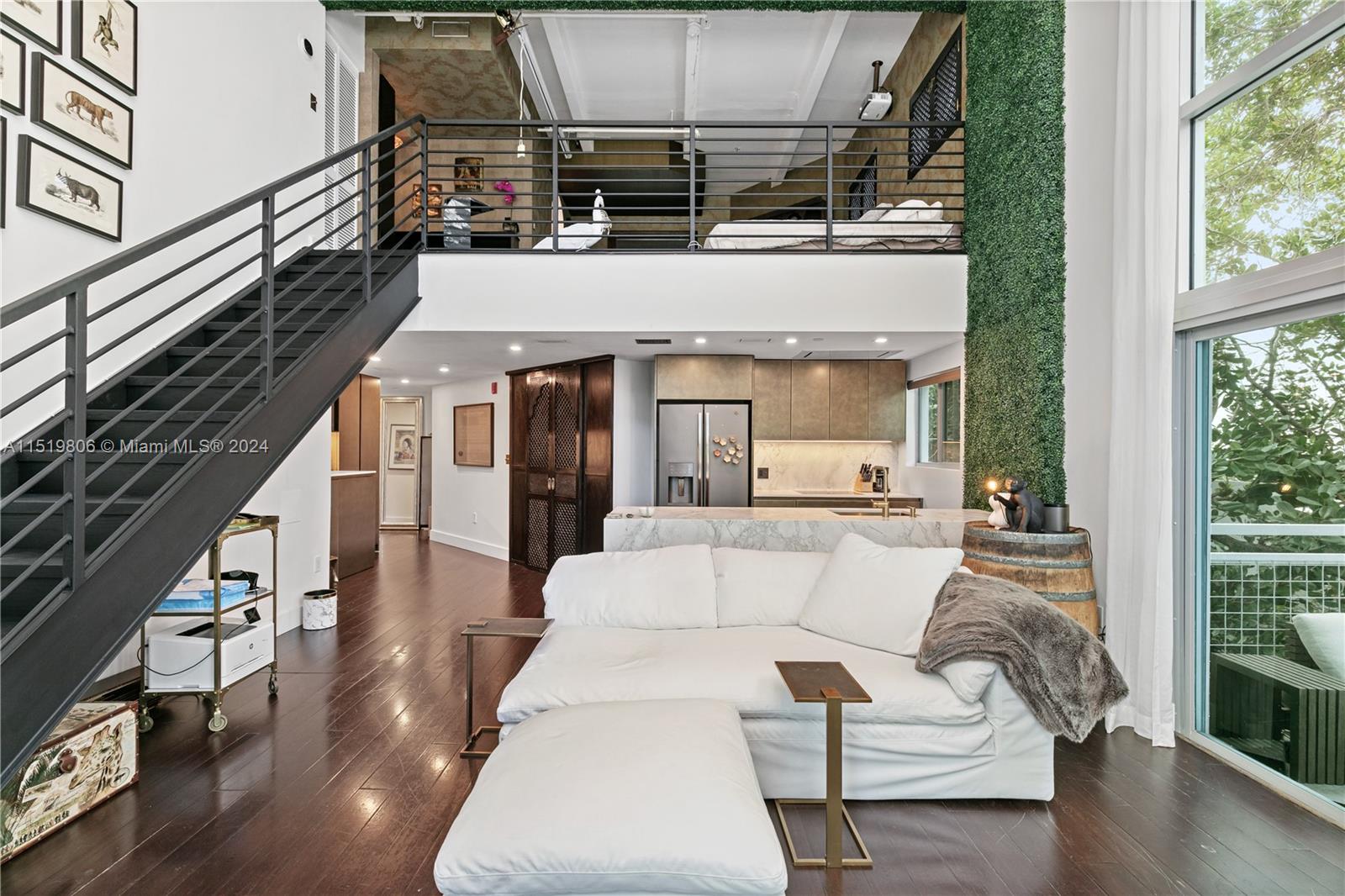 7728 Collins Ave 10, Miami Beach, Florida 33141, 2 Bedrooms Bedrooms, ,2 BathroomsBathrooms,Residentiallease,For Rent,7728 Collins Ave 10,A11519806