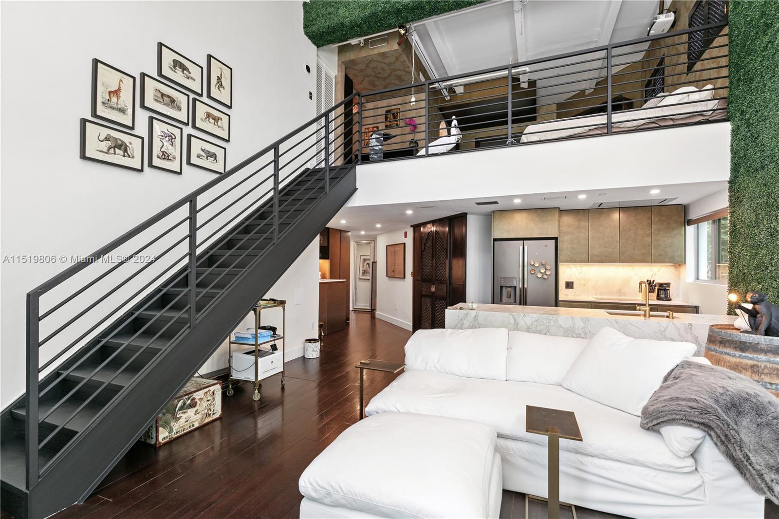 7728 Collins Ave 10, Miami Beach, Florida 33141, 2 Bedrooms Bedrooms, ,2 BathroomsBathrooms,Residentiallease,For Rent,7728 Collins Ave 10,A11519806