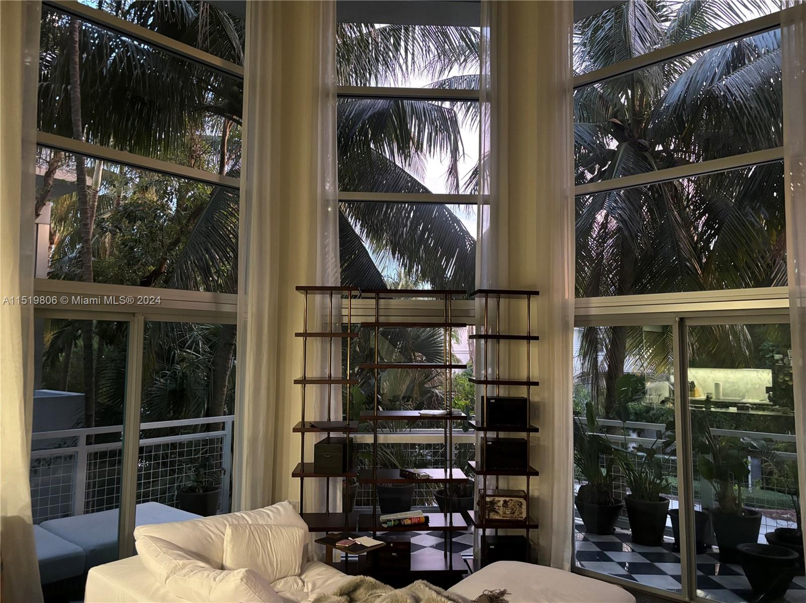 7728 Collins Ave 10, Miami Beach, Florida 33141, 2 Bedrooms Bedrooms, ,2 BathroomsBathrooms,Residentiallease,For Rent,7728 Collins Ave 10,A11519806