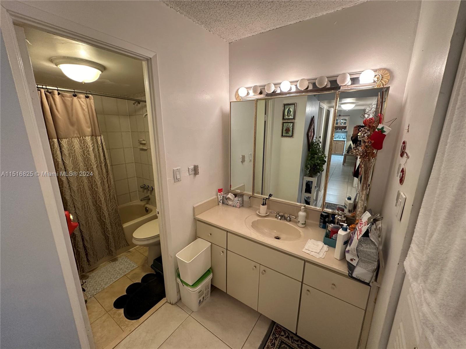 7135 Collins Ave, Miami Beach, FL, 33141 United States, 1 Bedroom Bedrooms, ,2 BathroomsBathrooms,Residential,For Sale,Collins Ave,A11516825