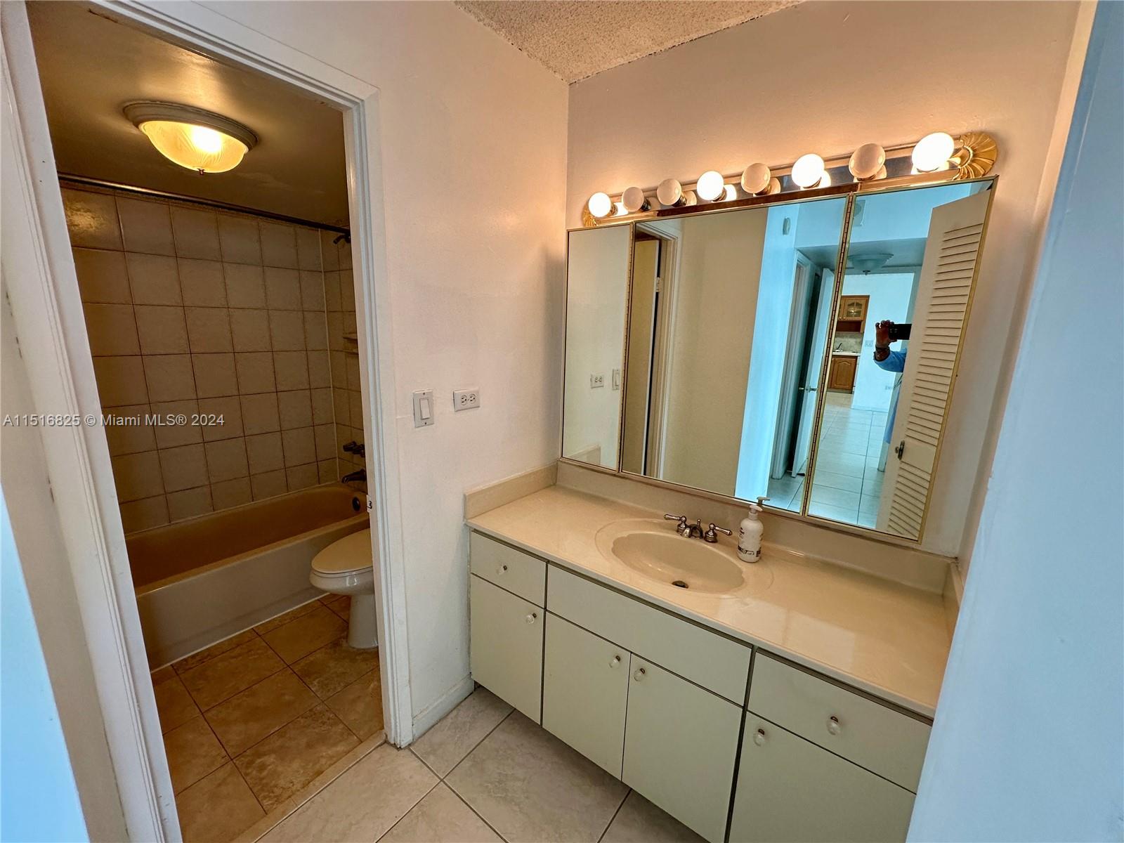 7135 Collins Ave, Miami Beach, FL, 33141 United States, 1 Bedroom Bedrooms, ,2 BathroomsBathrooms,Residential,For Sale,Collins Ave,A11516825