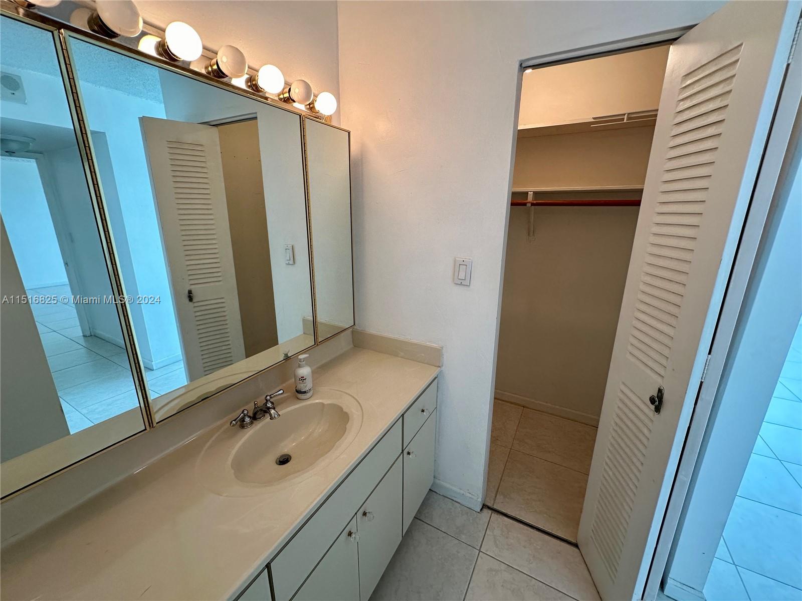 7135 Collins Ave, Miami Beach, FL, 33141 United States, 1 Bedroom Bedrooms, ,2 BathroomsBathrooms,Residential,For Sale,Collins Ave,A11516825